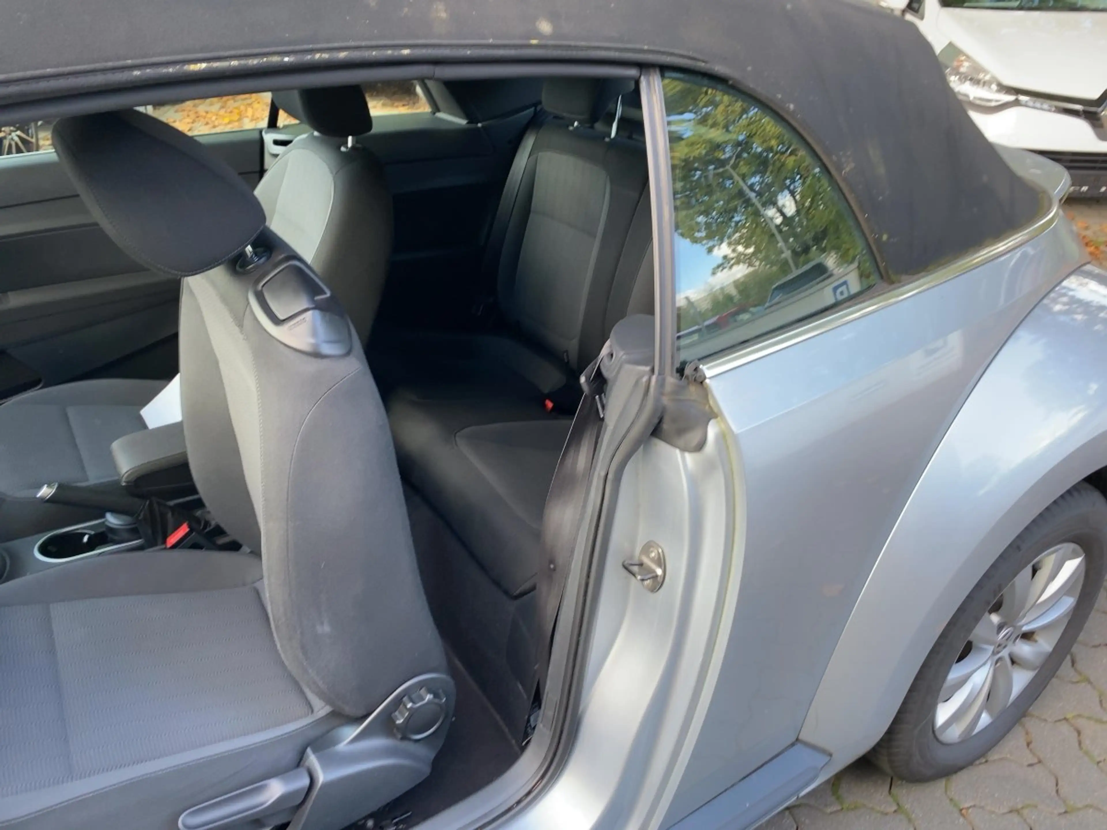 Volkswagen Beetle Cabriolet 1.2 TSI — photo 13
