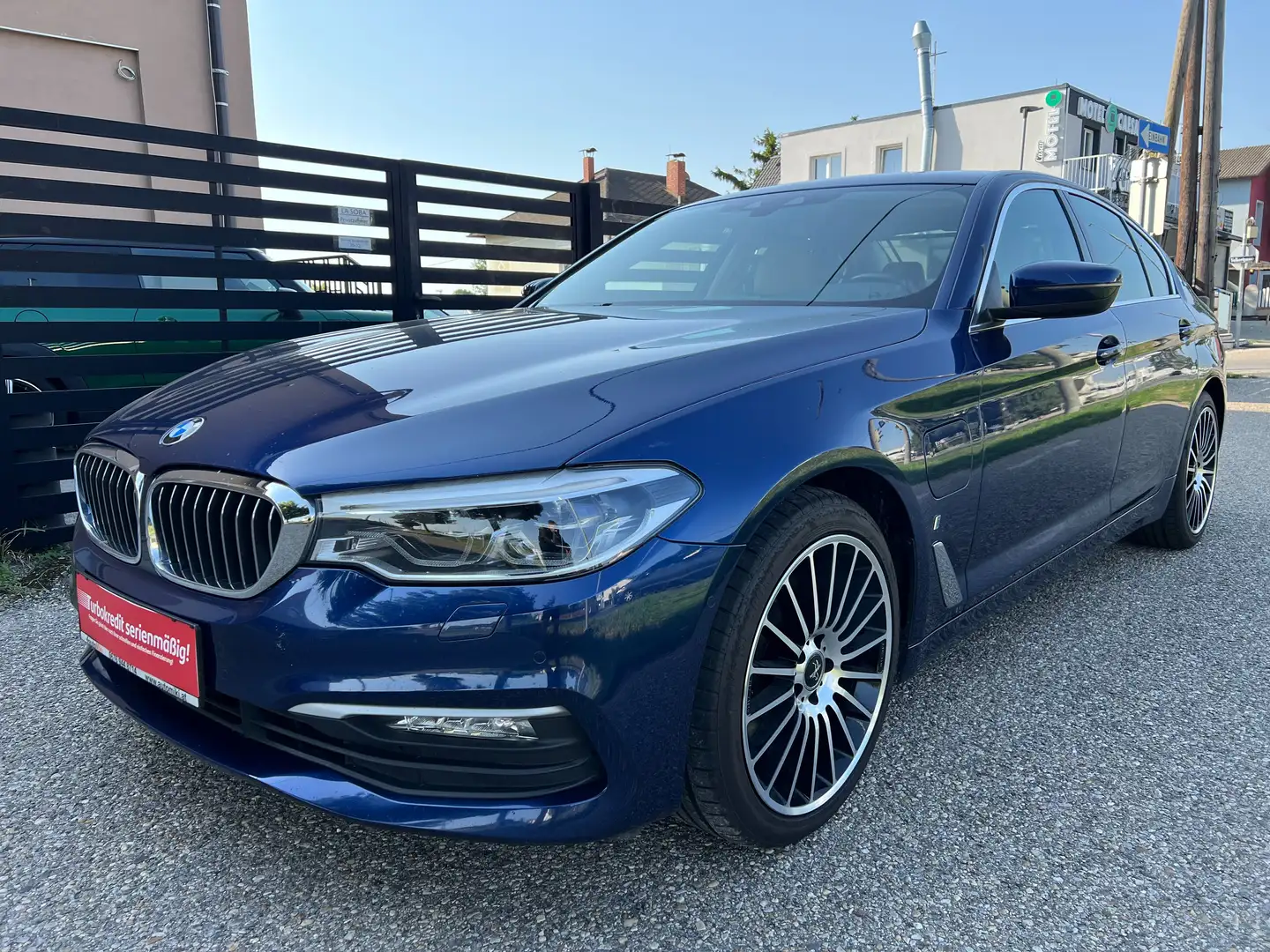 BMW 530 530e iPerformance Lim G30 Blau - 1