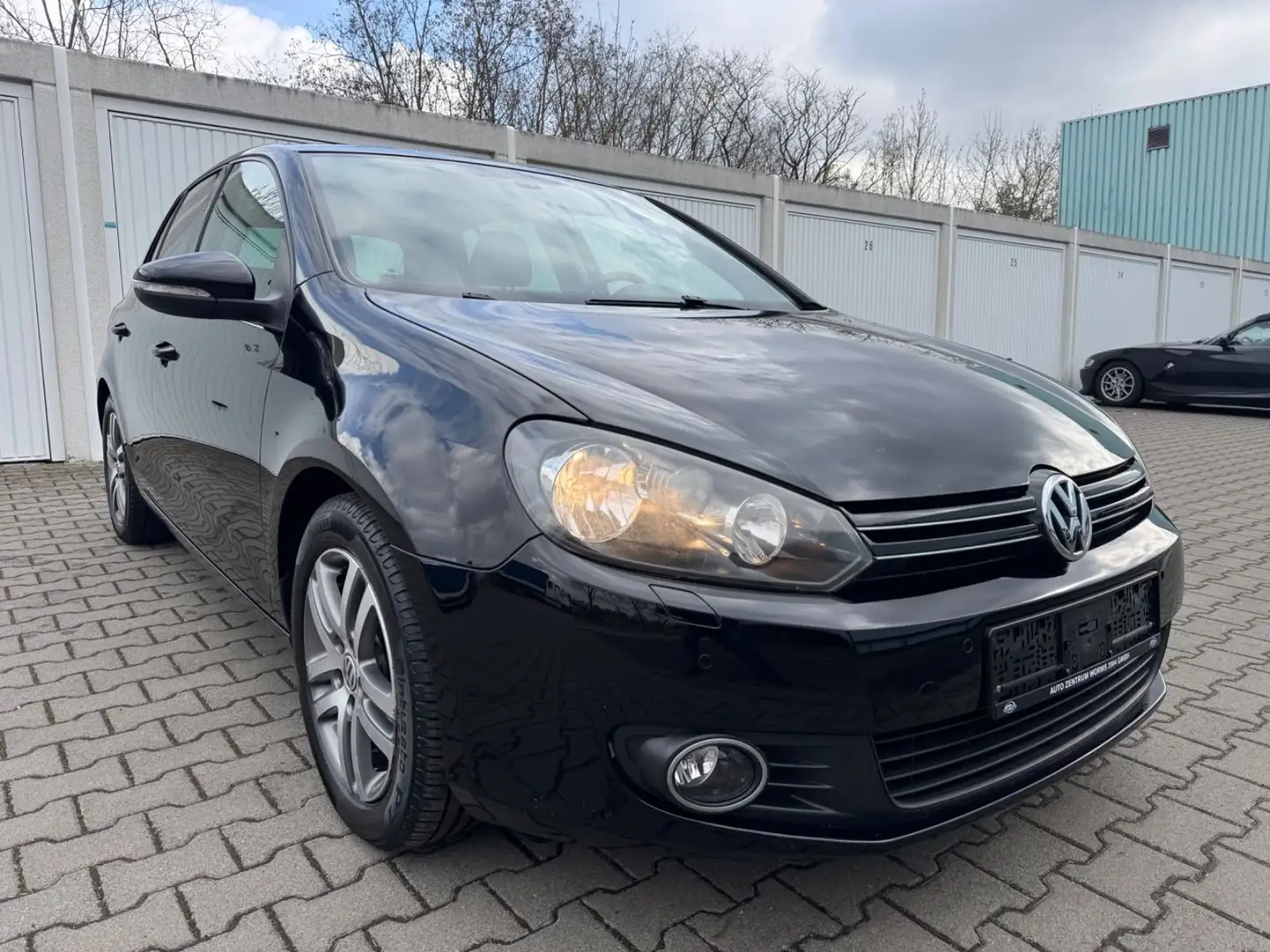 Volkswagen Golf VI *2.Hand*Euro5*Klima*PDC*5-Türig*TÜV* crna - 1
