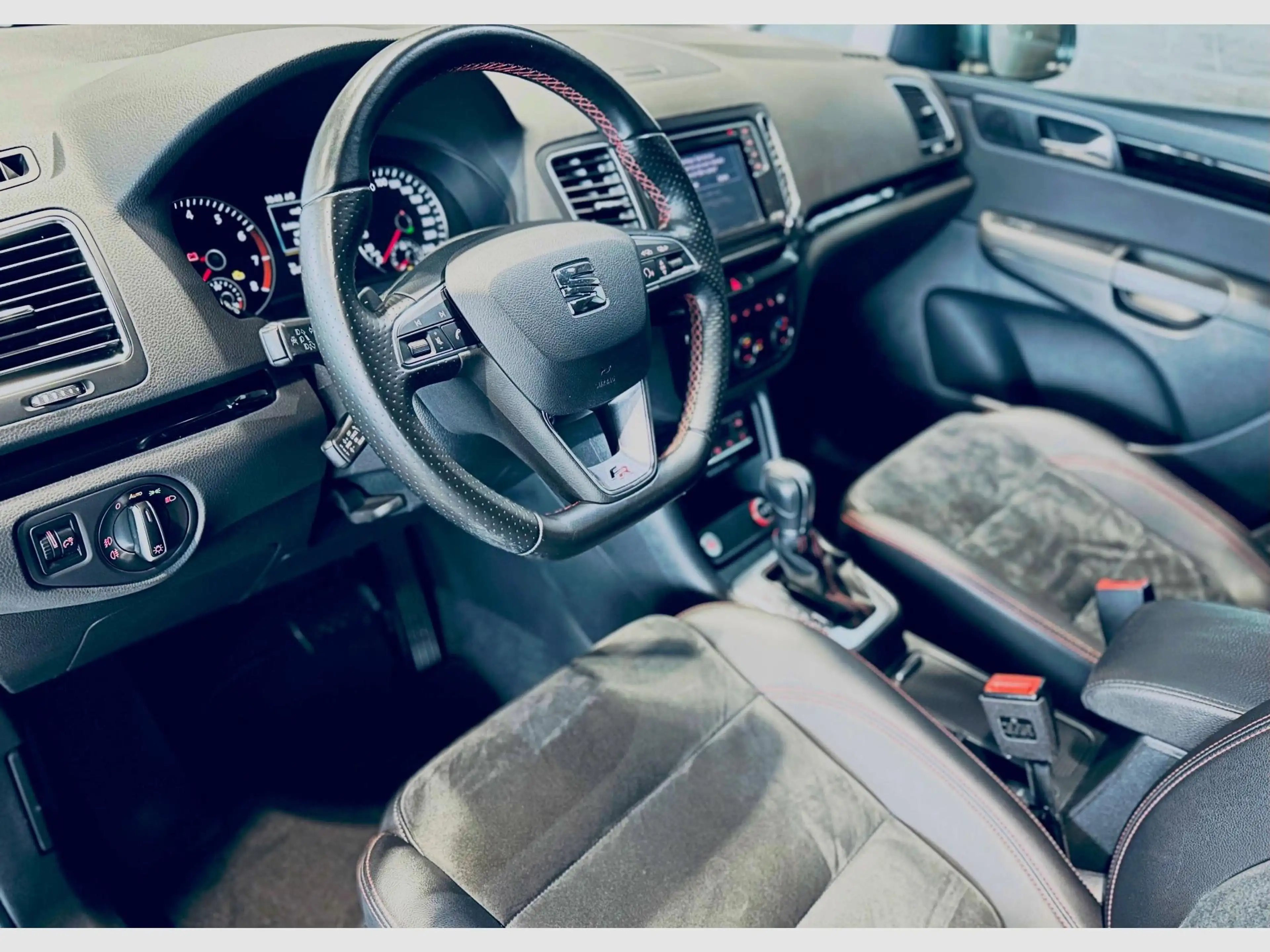SEAT Alhambra ALHAMBRA FR-LINE EXCELLENCE TSI DSG — photo 7