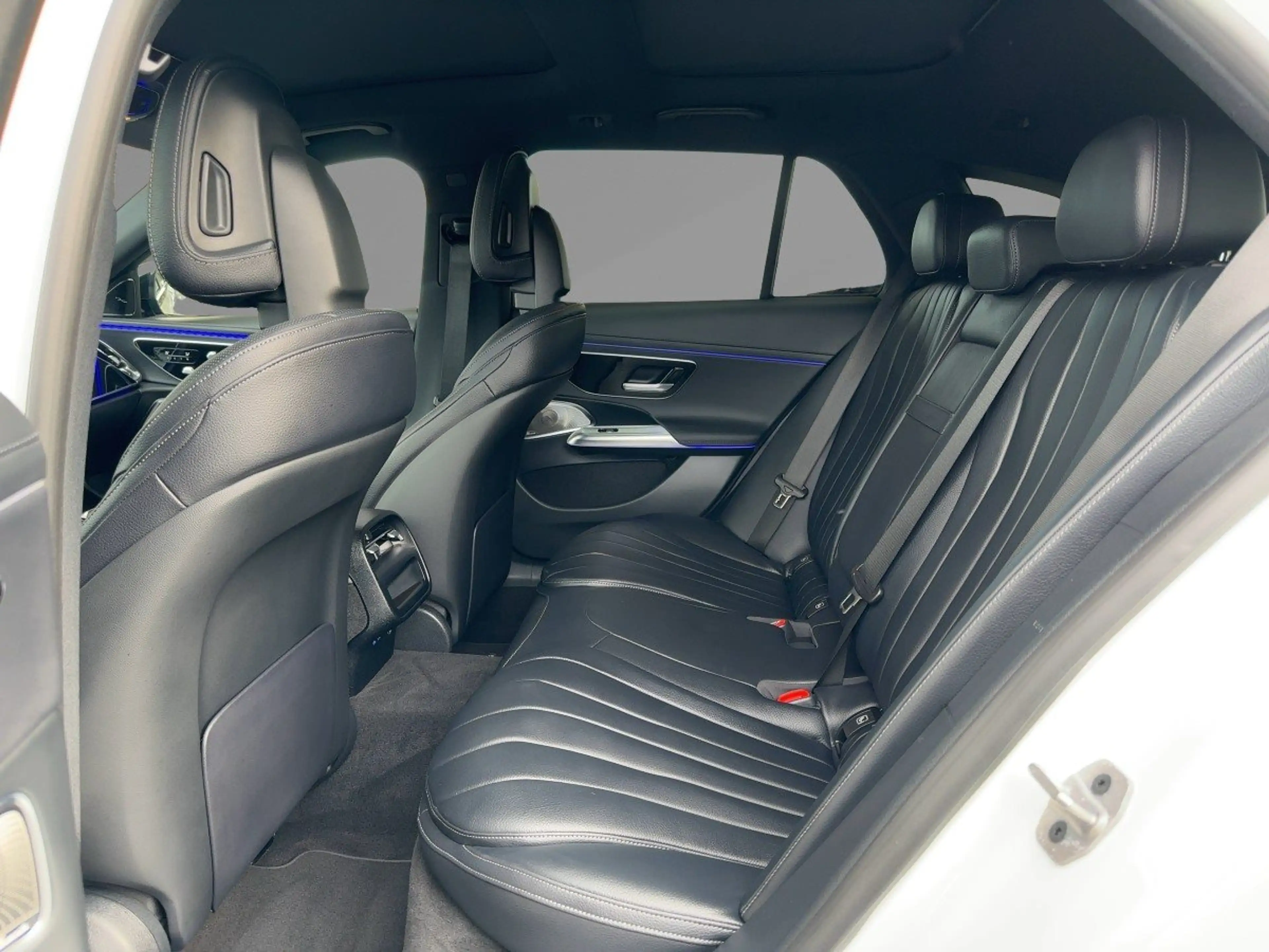 Mercedes-Benz E 220 d 4M T AMG-Line NP:103.030 PREM SUPERSCREEN — photo 9