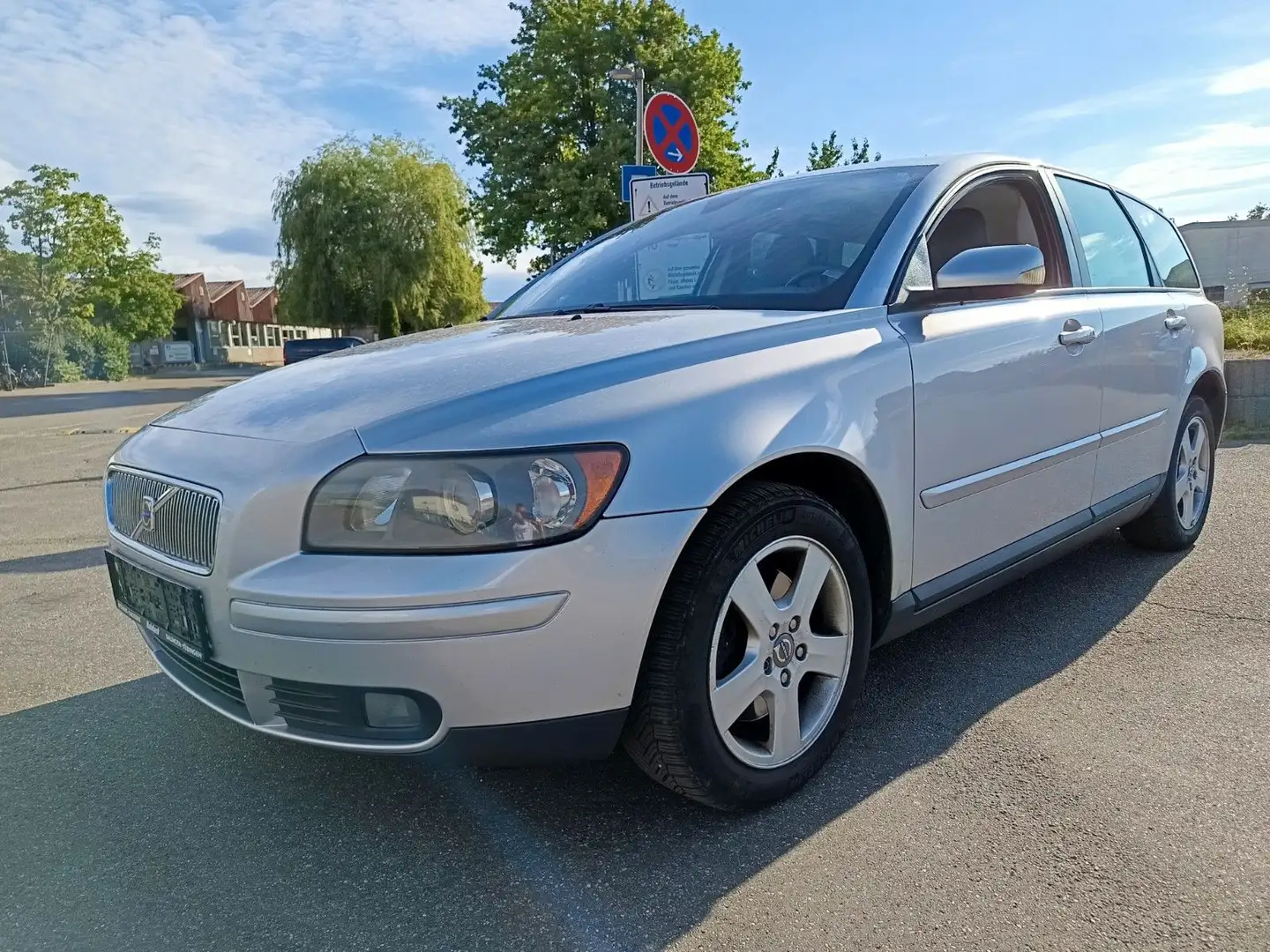 Volvo V50 Kombi 2.4i Kinetic Silber - 1