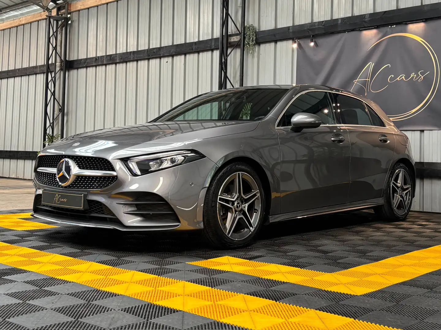 Mercedes-Benz A 200 Classe A 200 AMG line / Garantie 12 mois Grey - 1