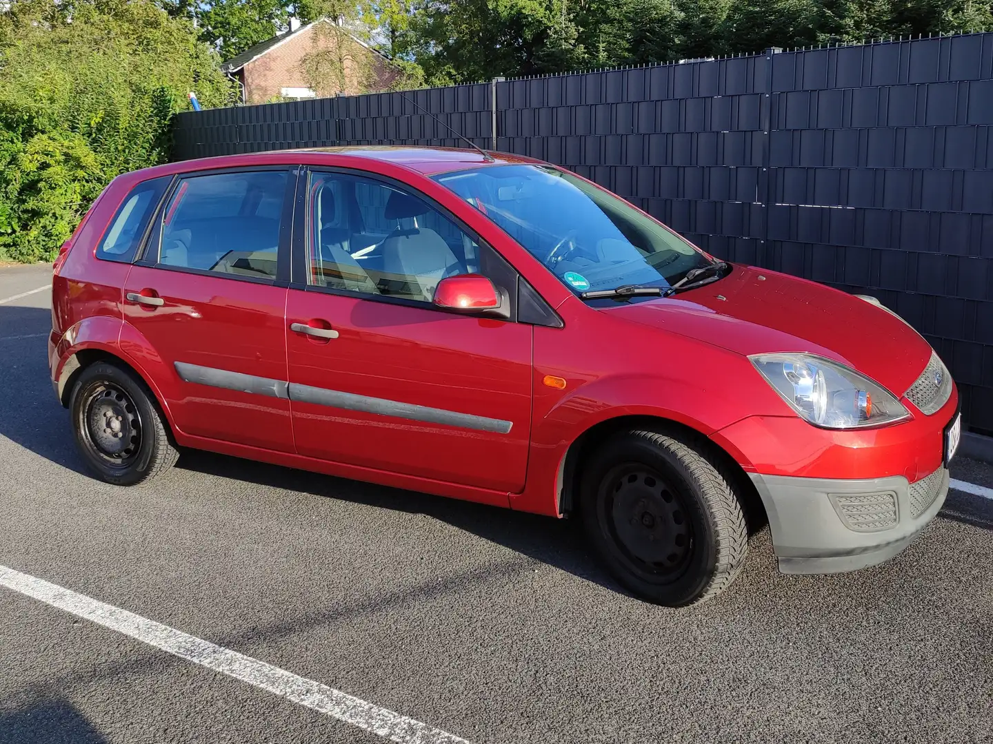 Ford Fiesta 1.3, frisch gewartet u. TÜV 01/2025 Rot - 1