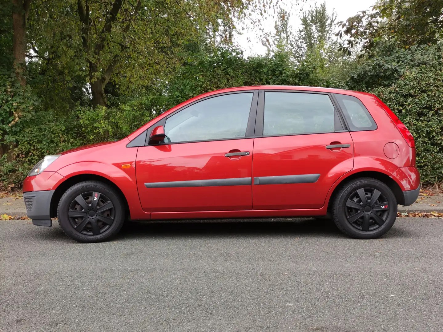 Ford Fiesta 1.3, frisch gewartet u. TÜV 01/2025 Rot - 2
