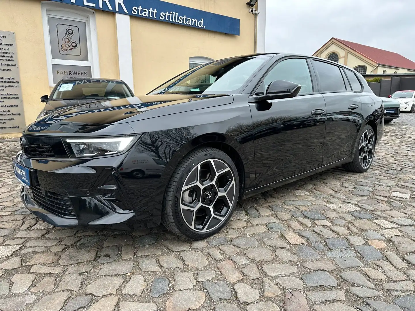 Opel Astra OPEL Astra Sports Tourer Plug-In-Hybrid Ultimate Schwarz - 2