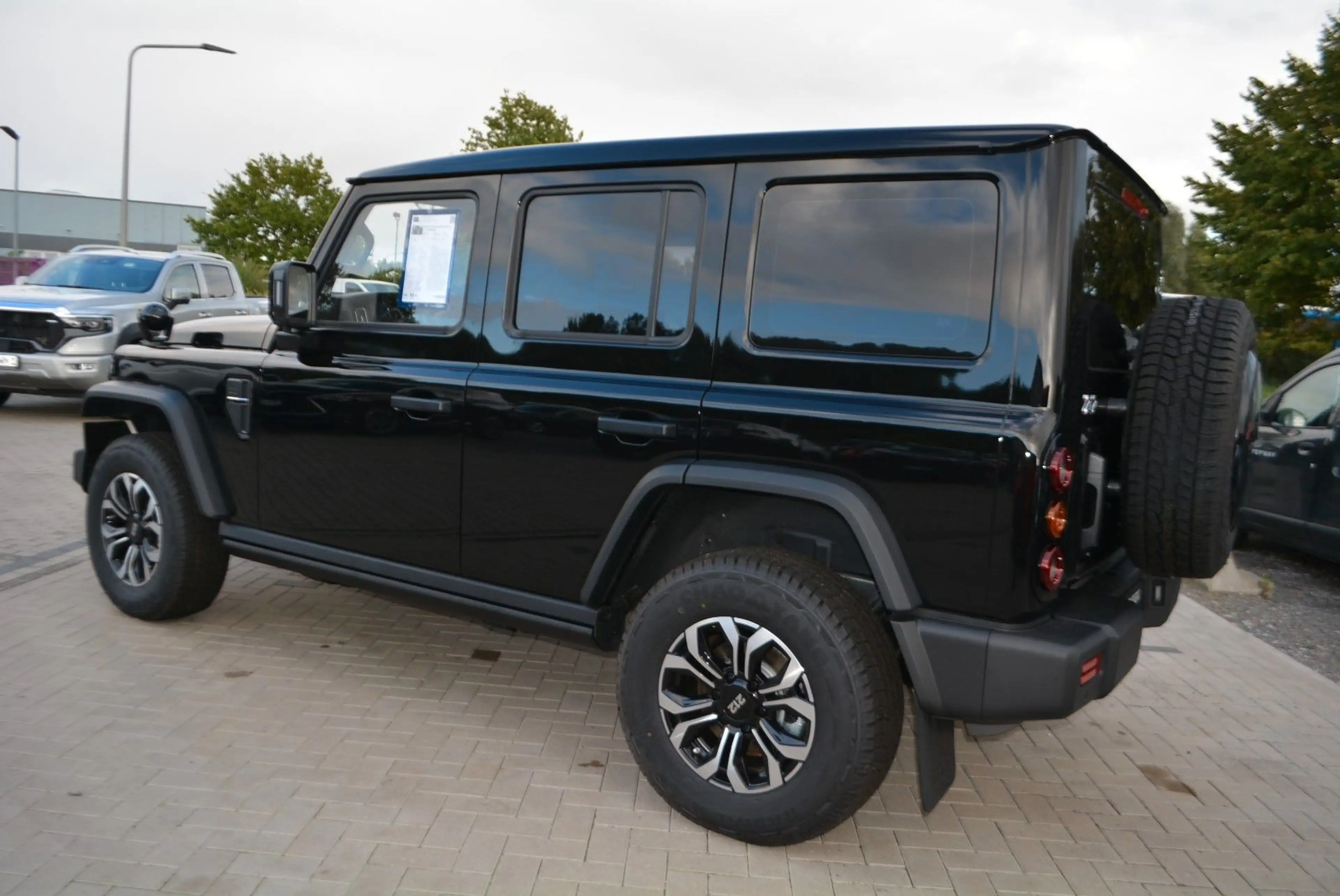 BAW 212 -2.0 Turbo incl. AHK grey-black-AT — photo 8