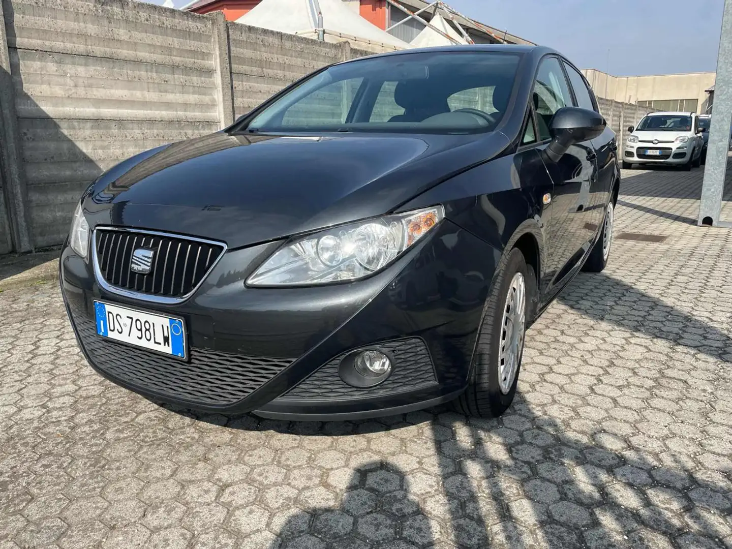 SEAT Ibiza 1.2 5p. Reference Grau - 1