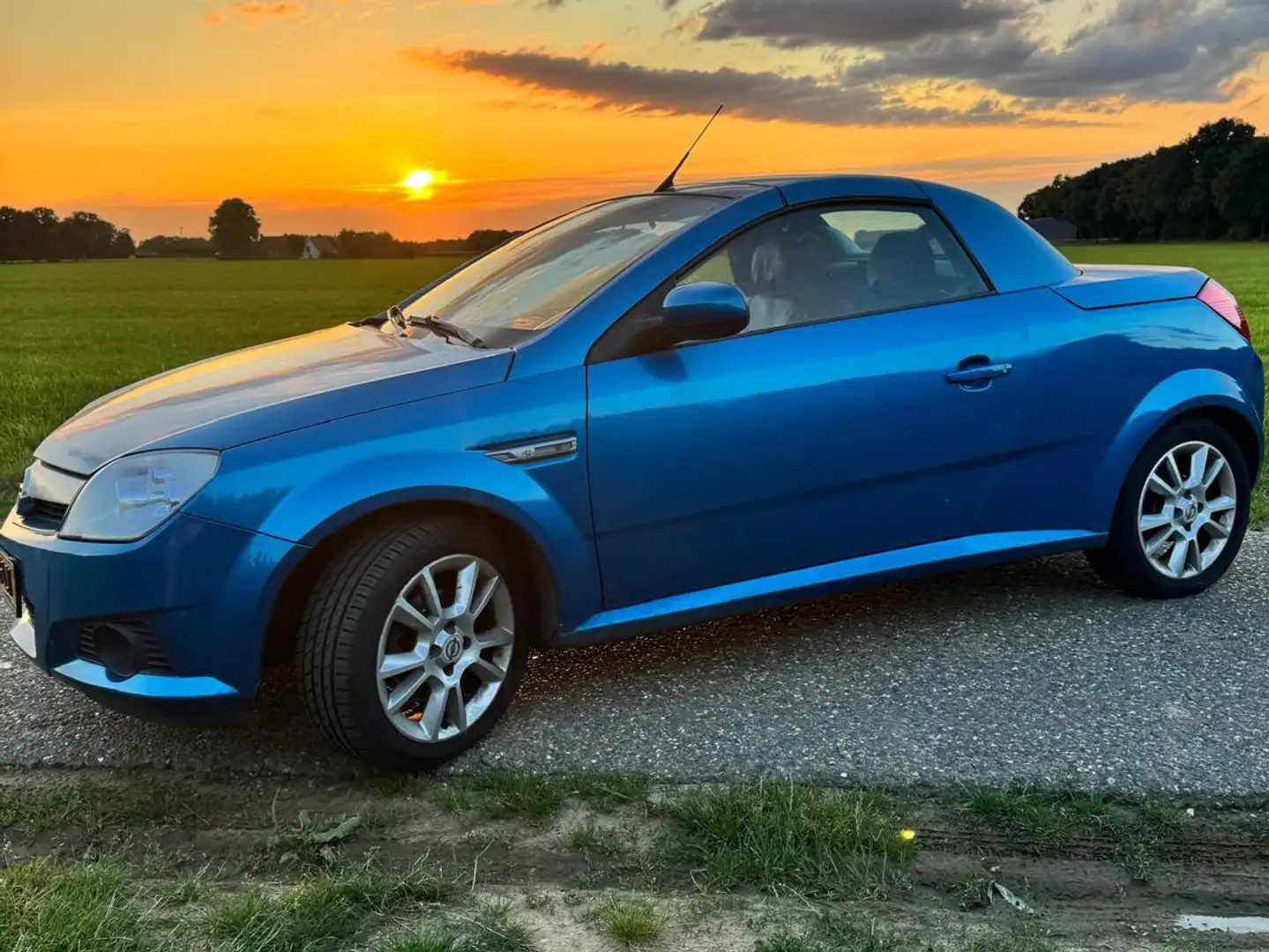 Opel Tigra Tigra 1.4-16V Cosmo Blauw - 2