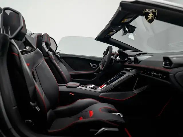 Lamborghini Huracan view 6