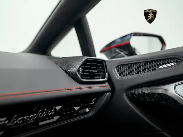Lamborghini Huracan view 13