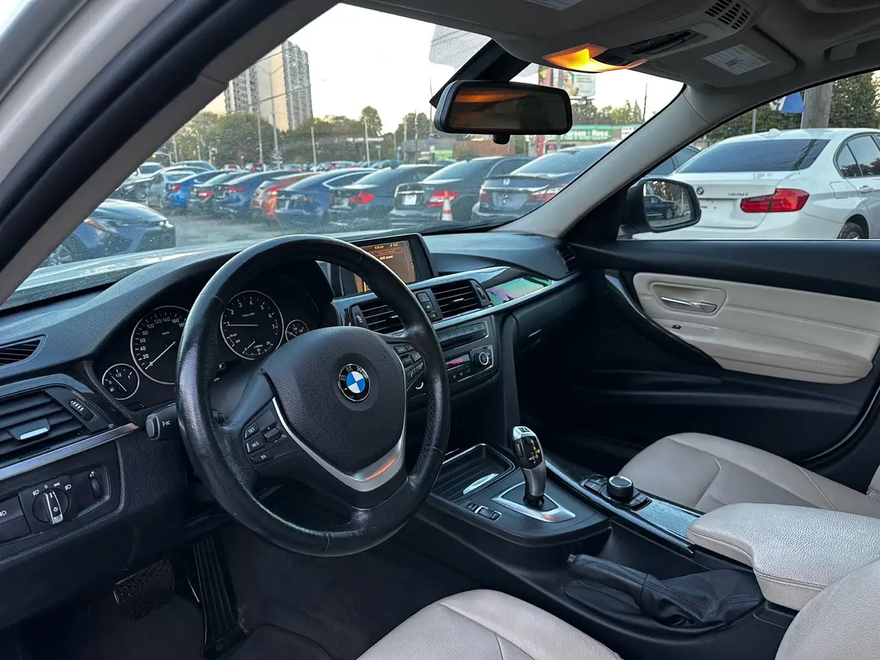 BMW 3 Series снимка BMW 3 Series