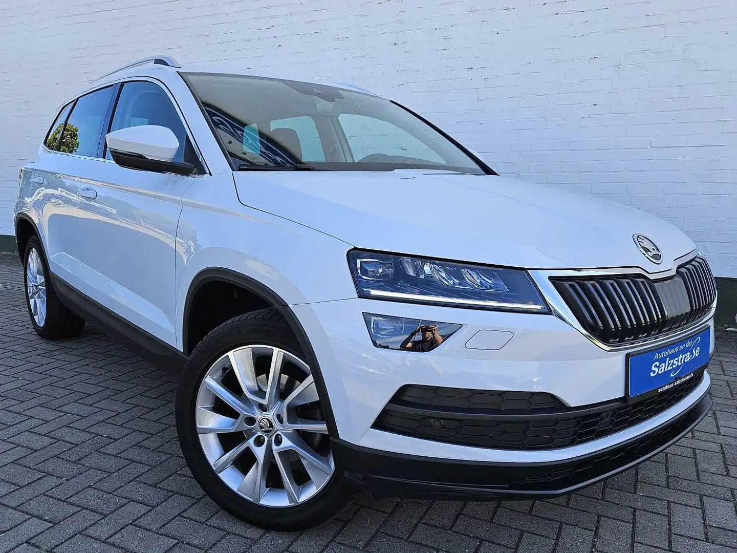 Skoda Karoq DSG Style*Leder*LED*AHK*Navi*RFK Weiß - 2