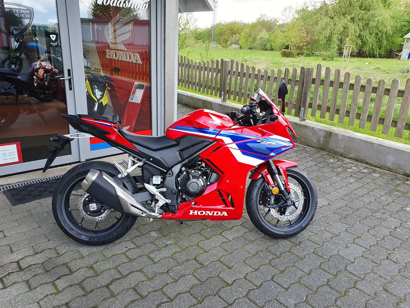 Honda CBR 500 R Neufahrzeug in rot auf Lager Rot - 2