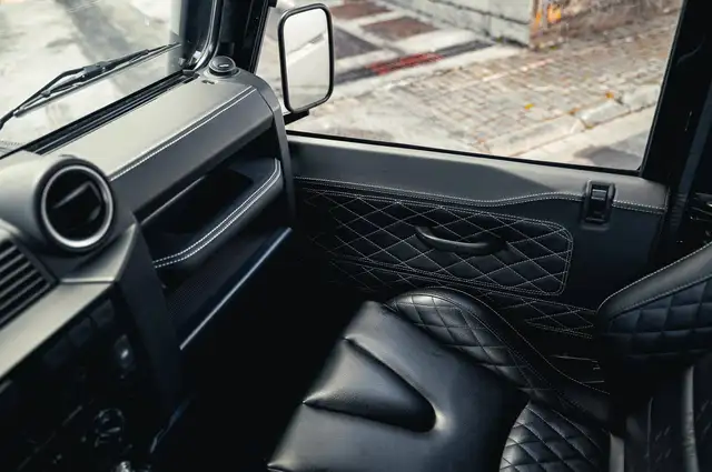 Land Rover Defender view 9