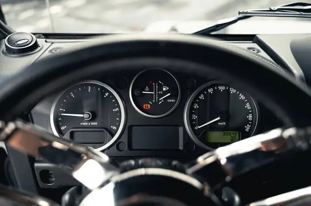 Land Rover Defender view 6