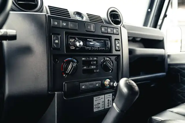 Land Rover Defender view 7