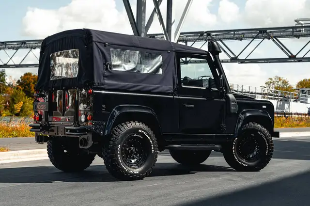 Land Rover Defender view 4