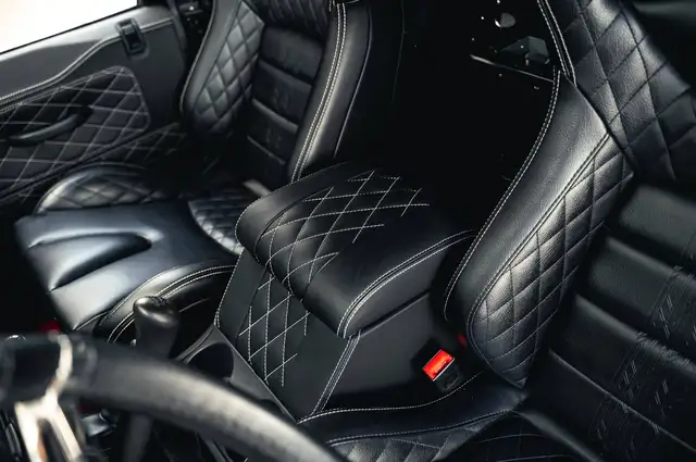 Land Rover Defender view 12
