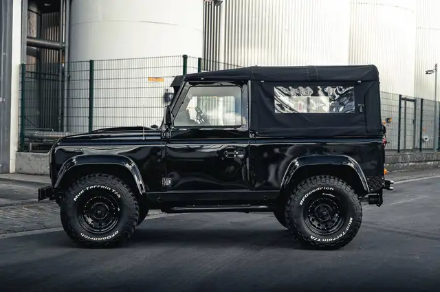 Land Rover Defender view 5