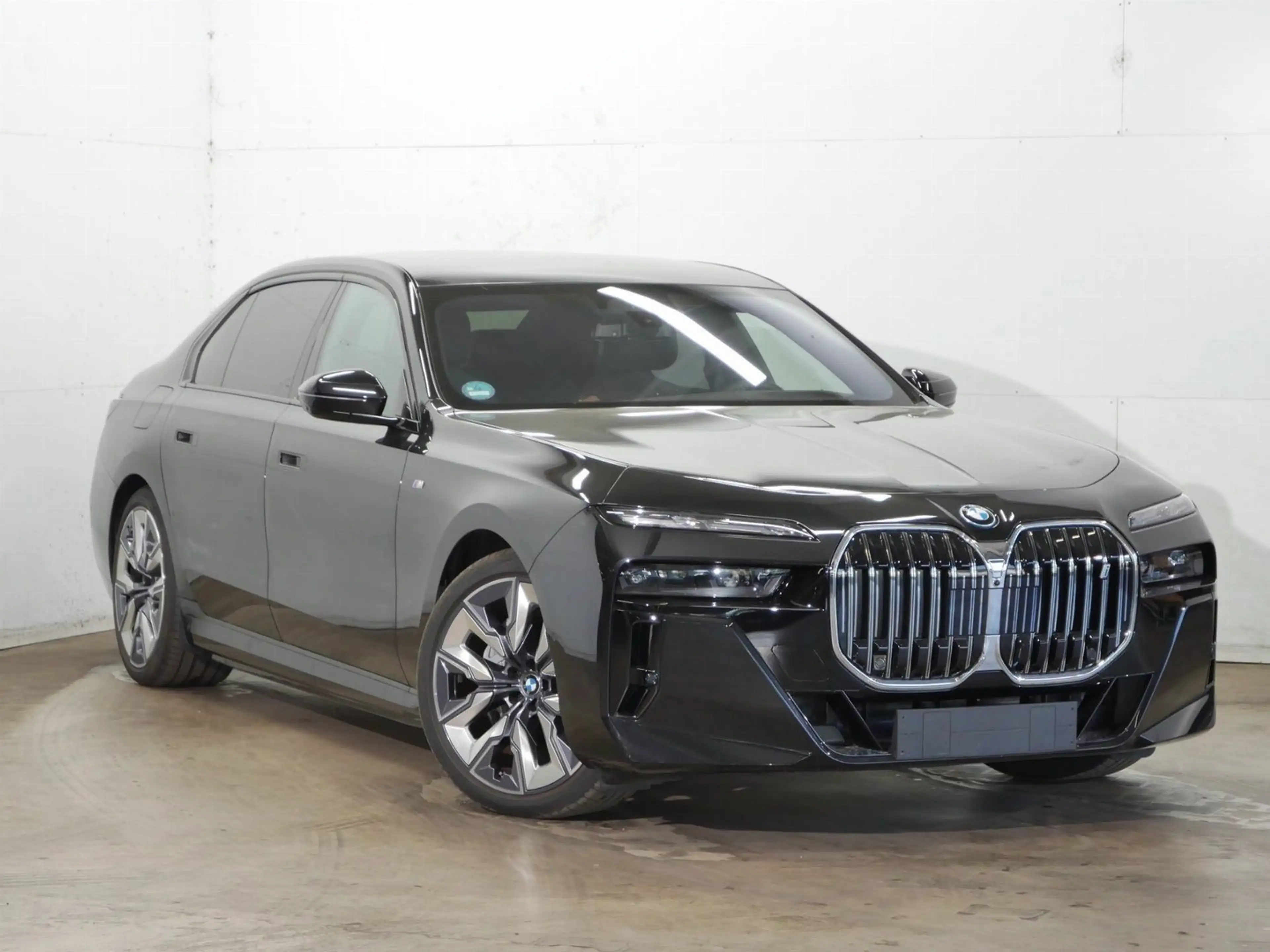 BMW i7 xDrive60 Limousine — photo 2