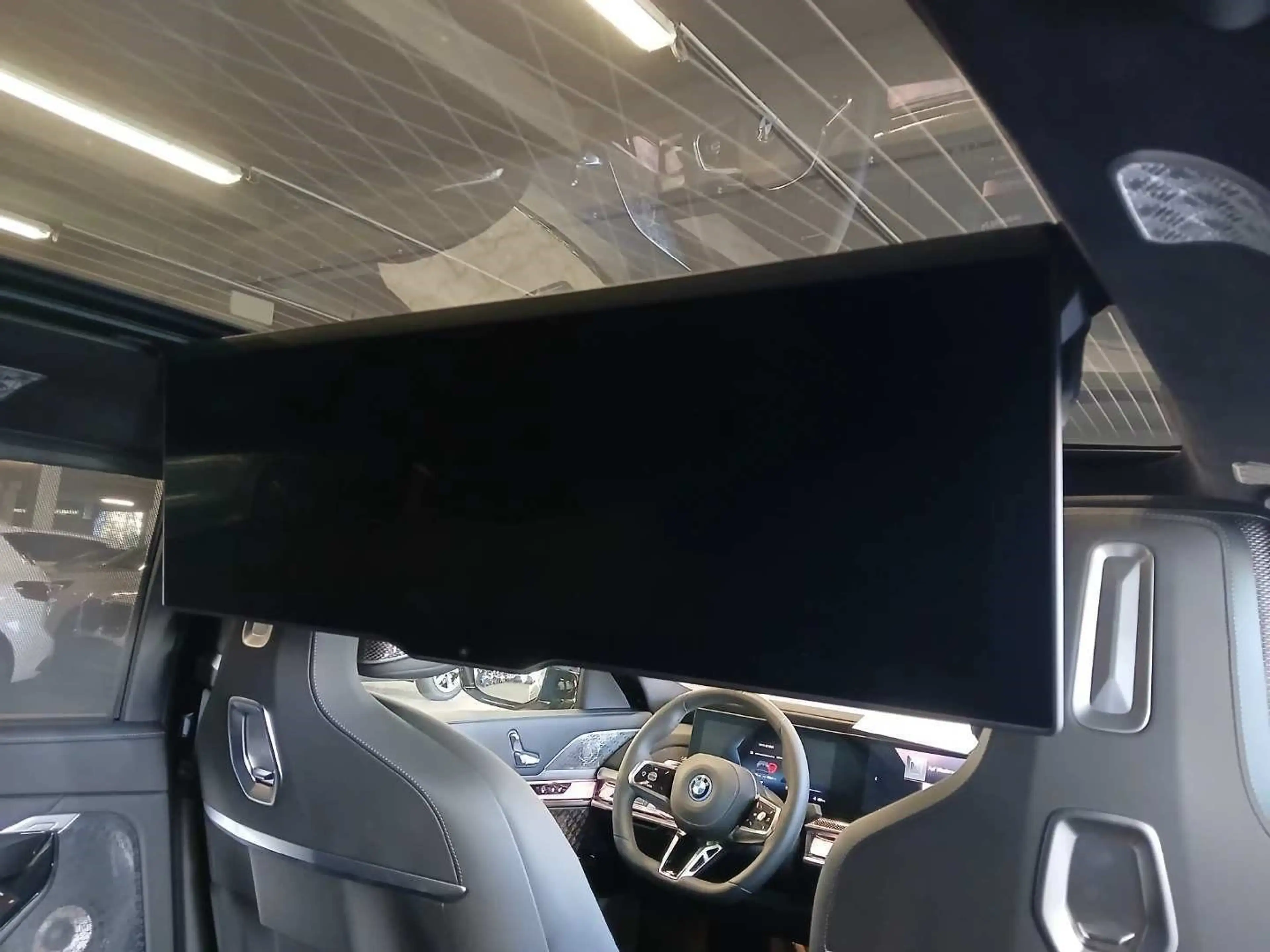 BMW i7 xDrive60 Limousine — photo 11