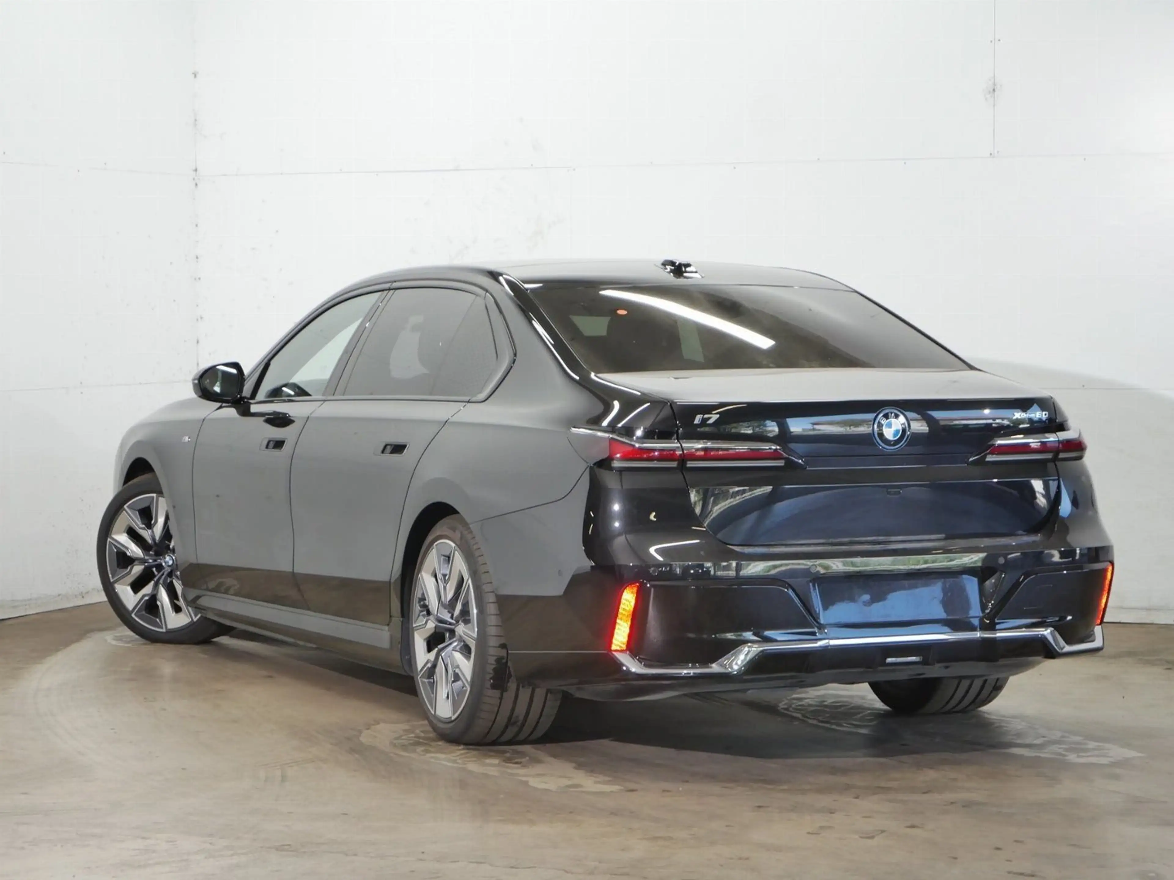 BMW i7 xDrive60 Limousine — photo 3