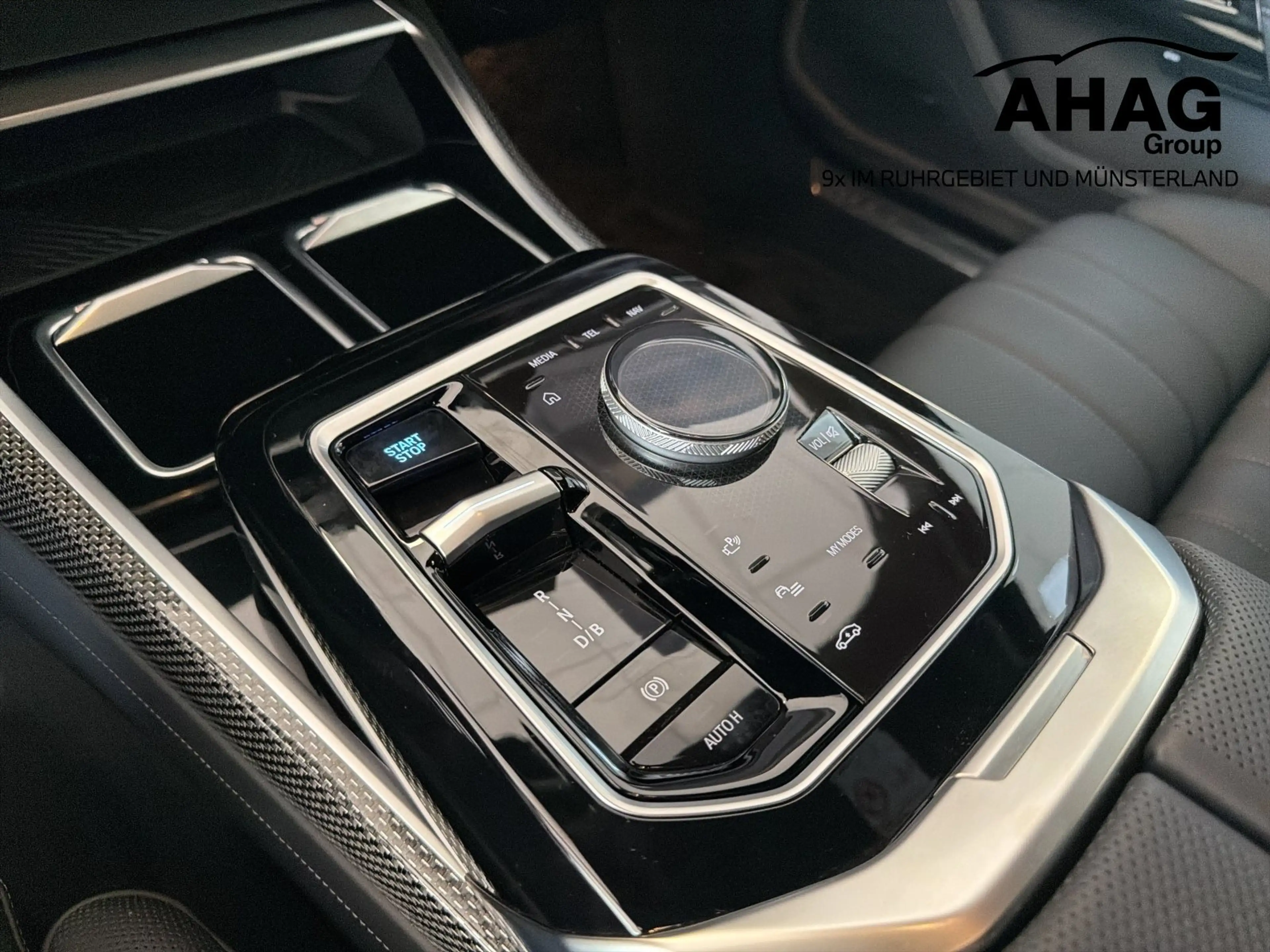 BMW i7 xDrive60 Limousine — photo 10