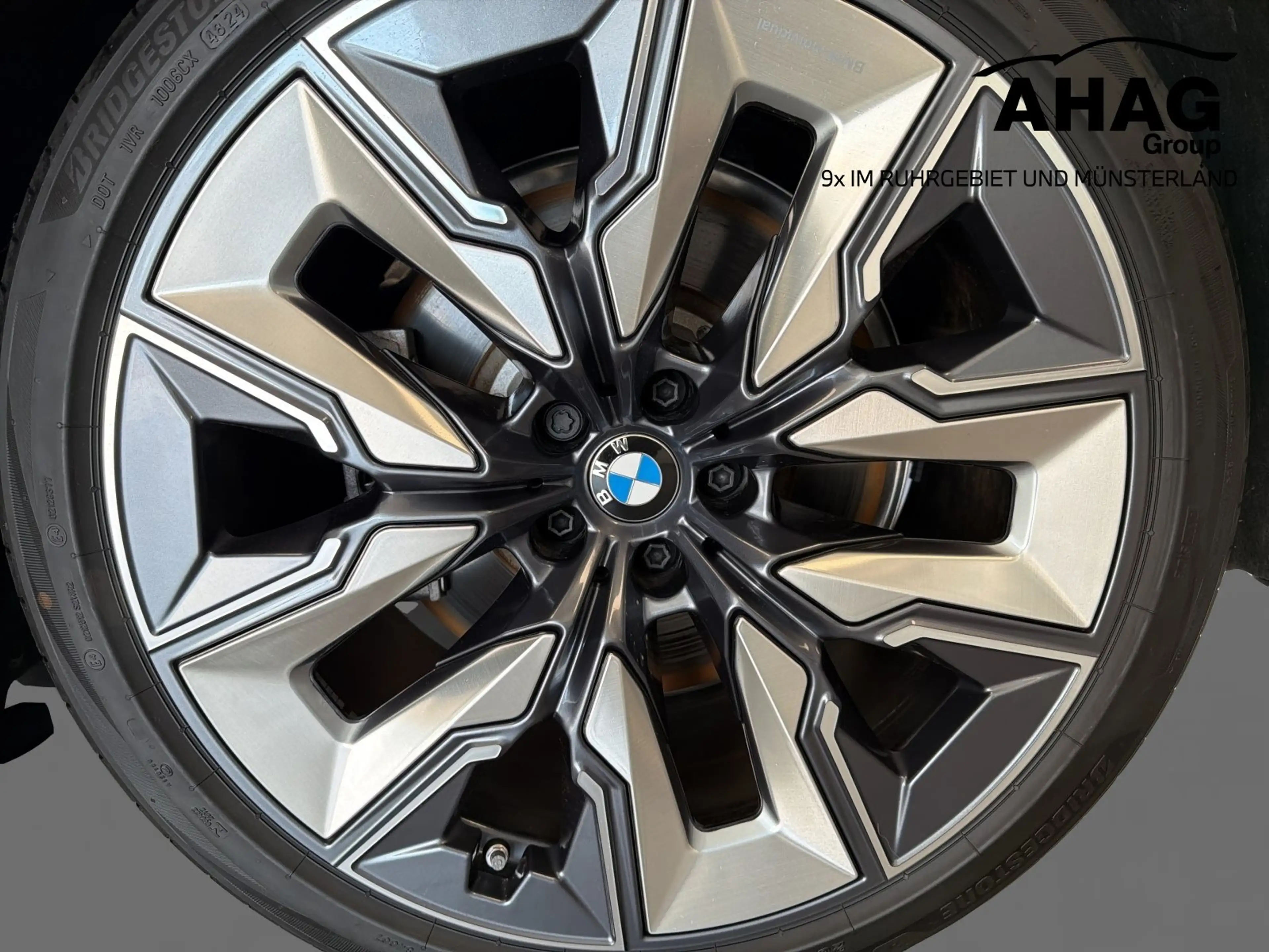 BMW i7 xDrive60 Limousine — photo 12