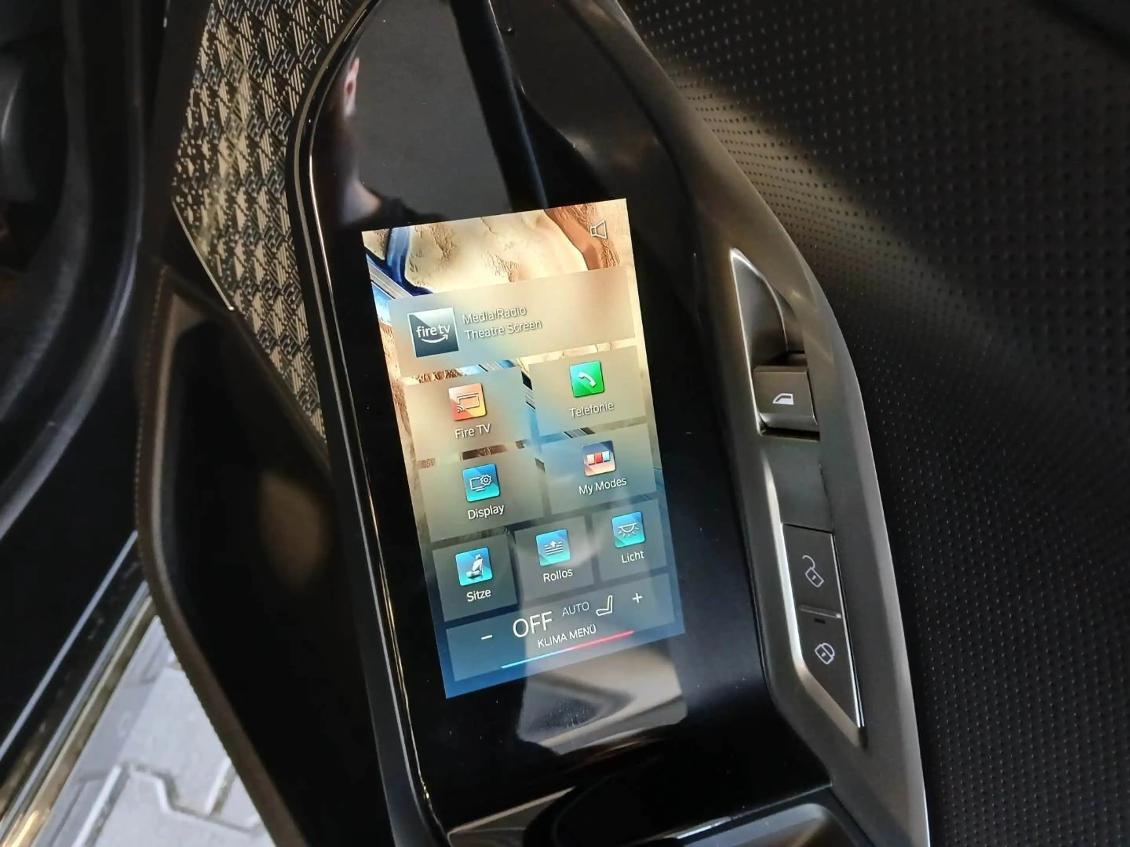 BMW i7 xDrive60 Limousine — photo 12