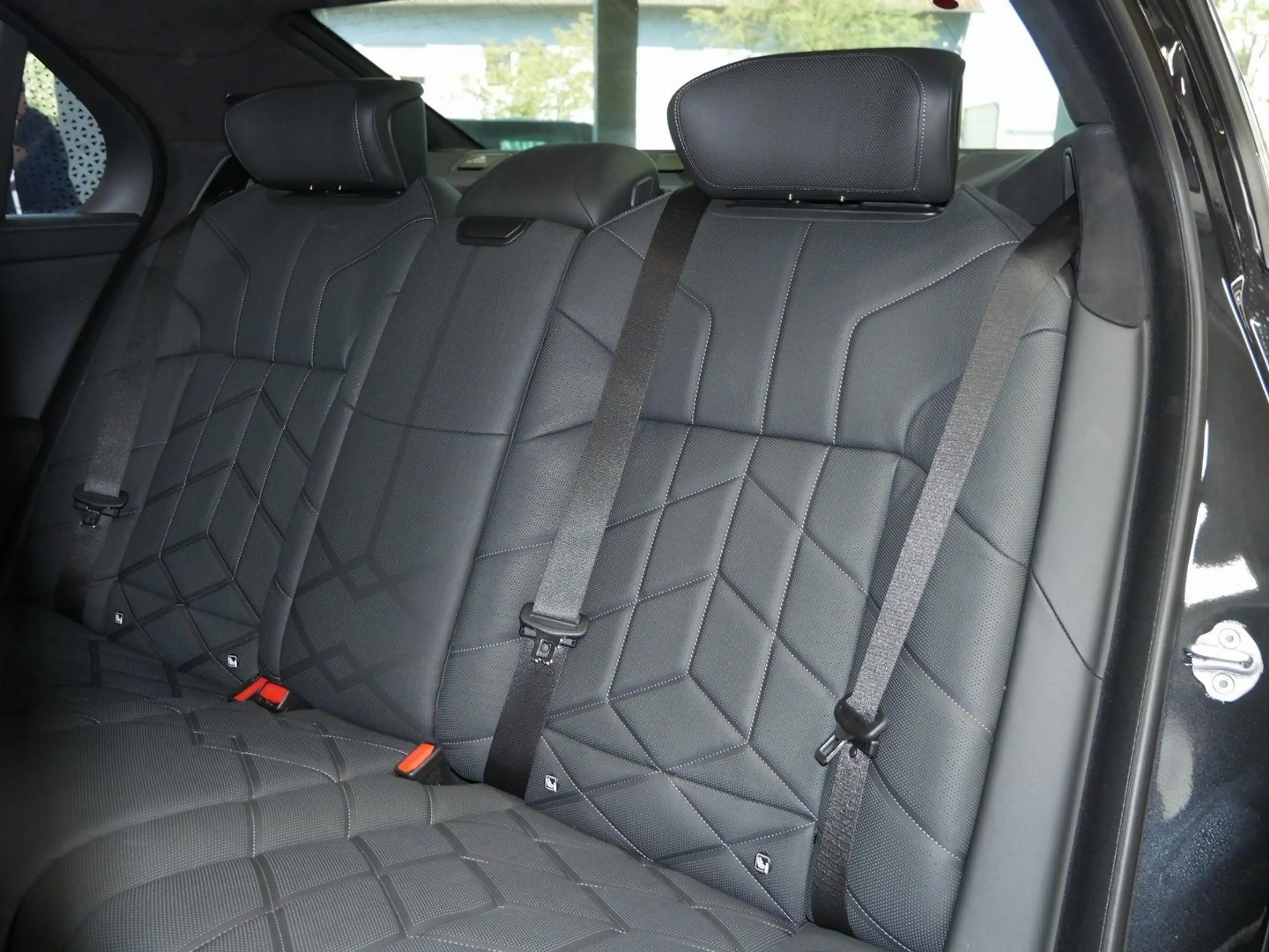 BMW i7 xDrive60 Limousine — photo 9
