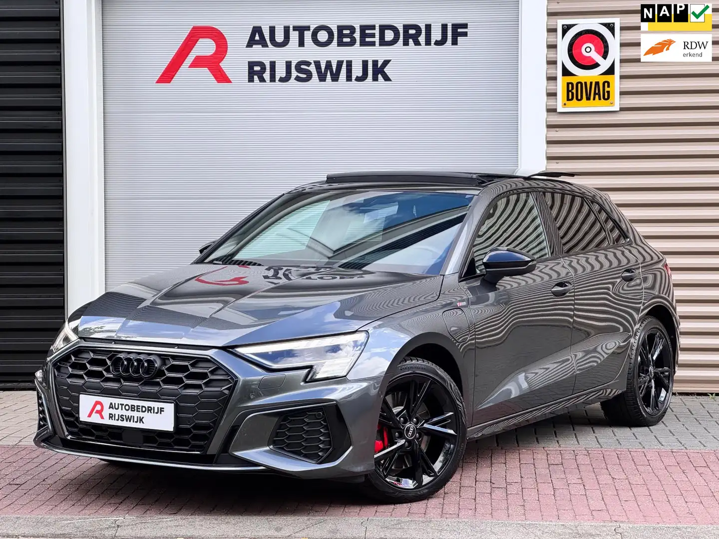 Audi A3 Sportback 45 TFSI e S edition Competition RS zetel Gri - 1