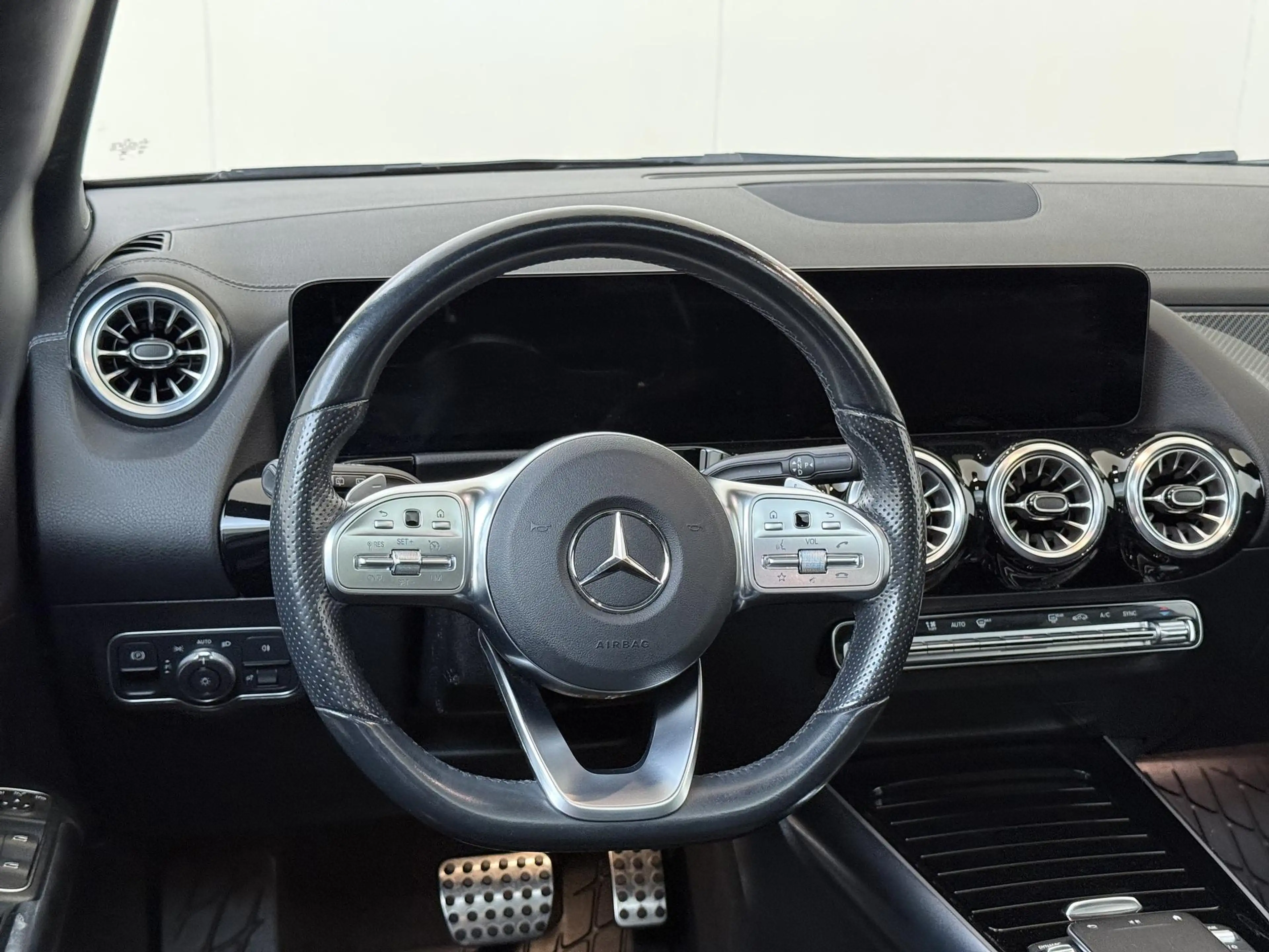 Mercedes-Benz B 200 AMG Line / Panoramadak/ Night/ Leder/ 19 inch/ Sfe — photo 10