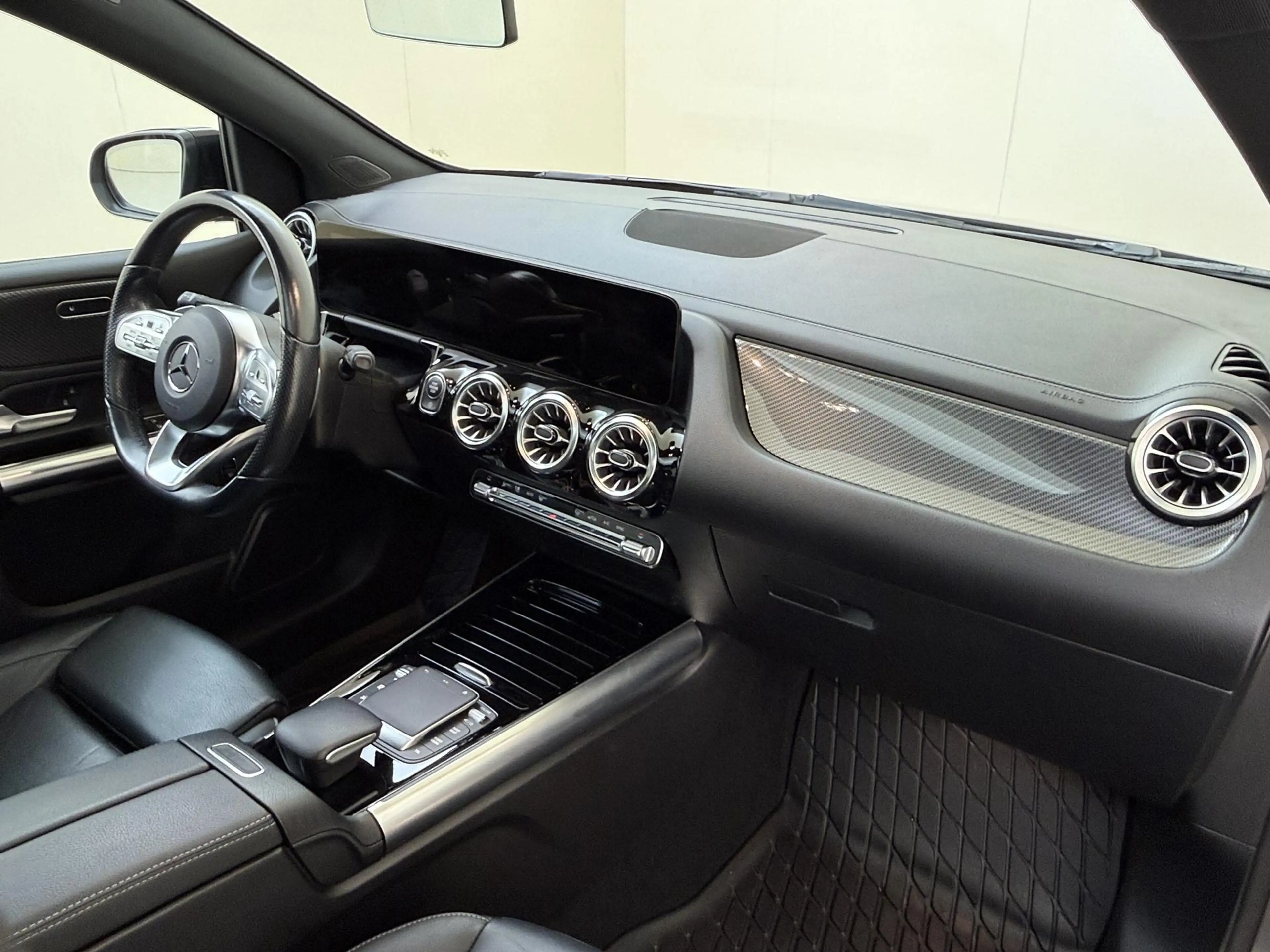 Mercedes-Benz B 200 AMG Line / Panoramadak/ Night/ Leder/ 19 inch/ Sfe — photo 5