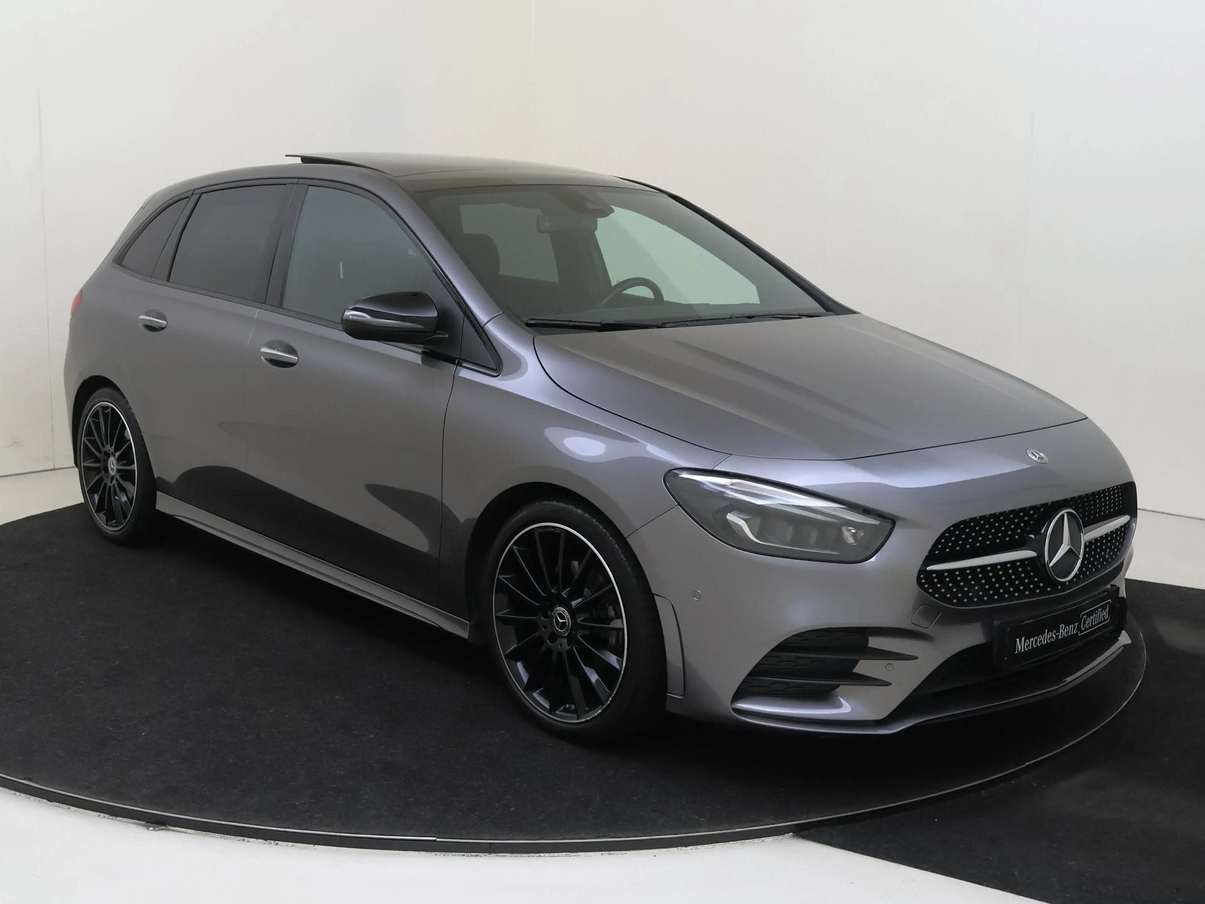Mercedes-Benz B 200 AMG Line / Panoramadak/ Night/ Leder/ 19 inch/ Sfe — photo 2