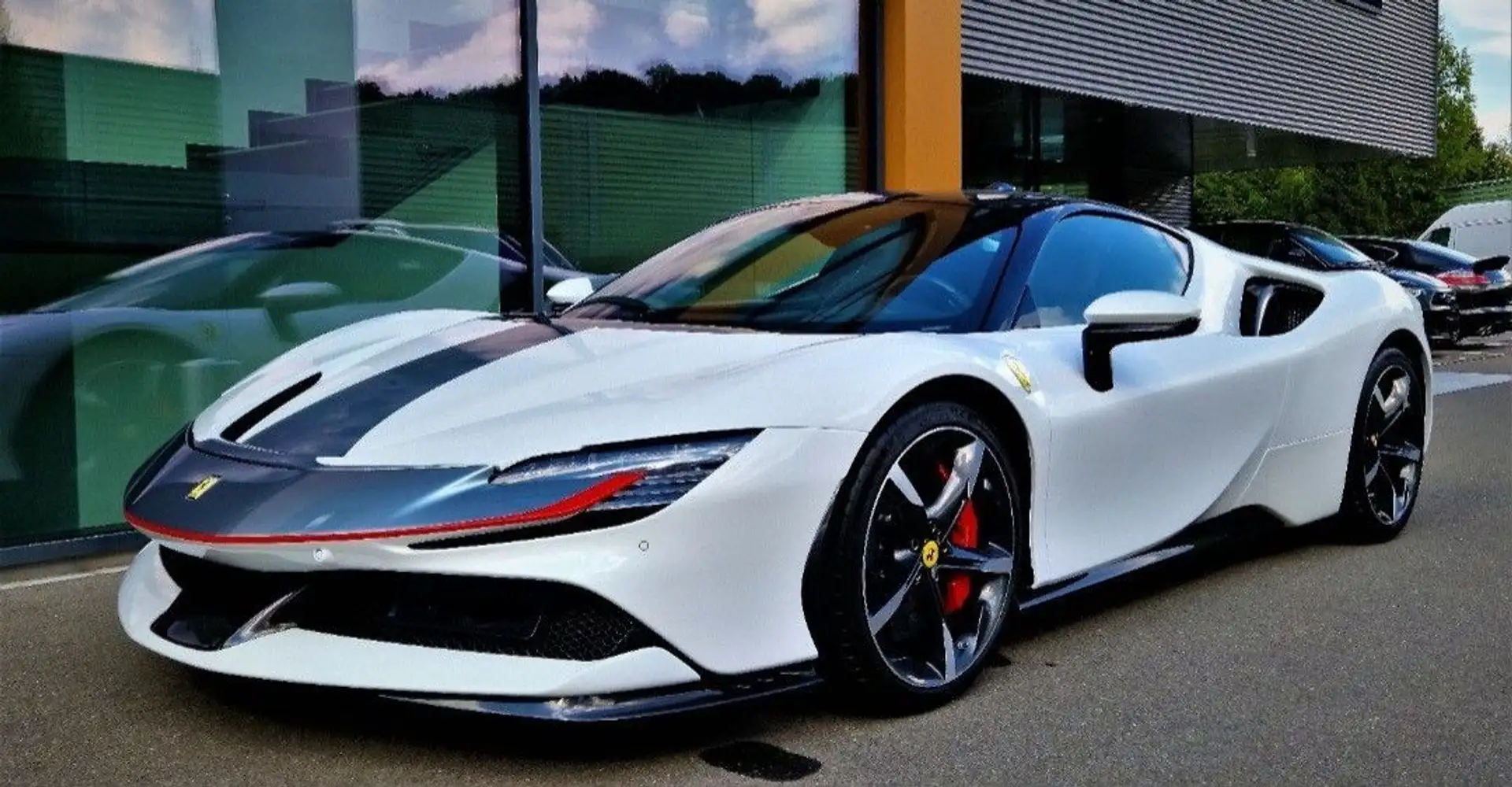 Ferrari SF90 FIORANO/CARBON/TITAN SPORTAUSPUFF Beyaz - 2