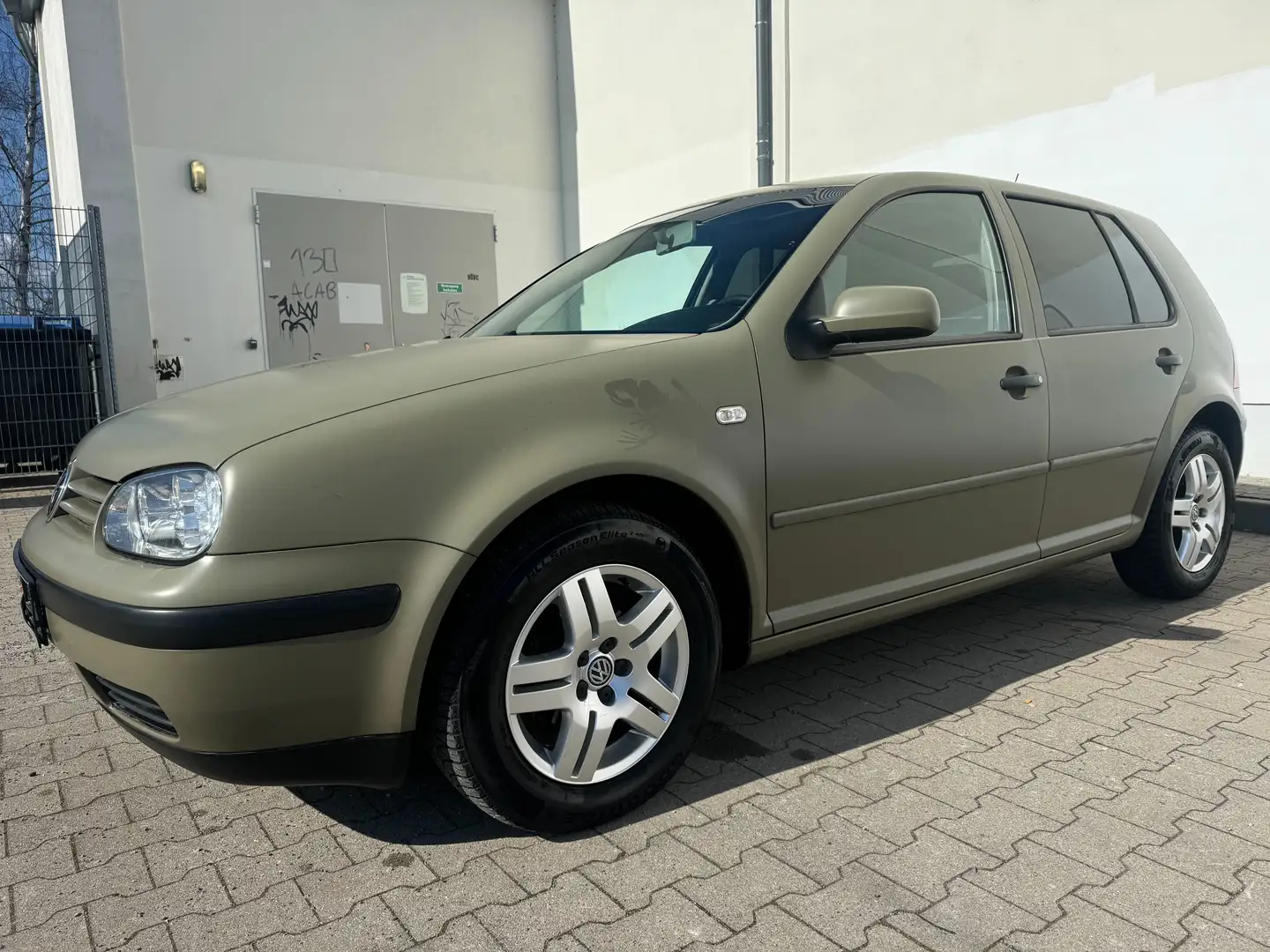 Volkswagen Golf IV1.6 Tüv-Inspek neu-2.Hand-5-Türen-top Zus Grün - 2