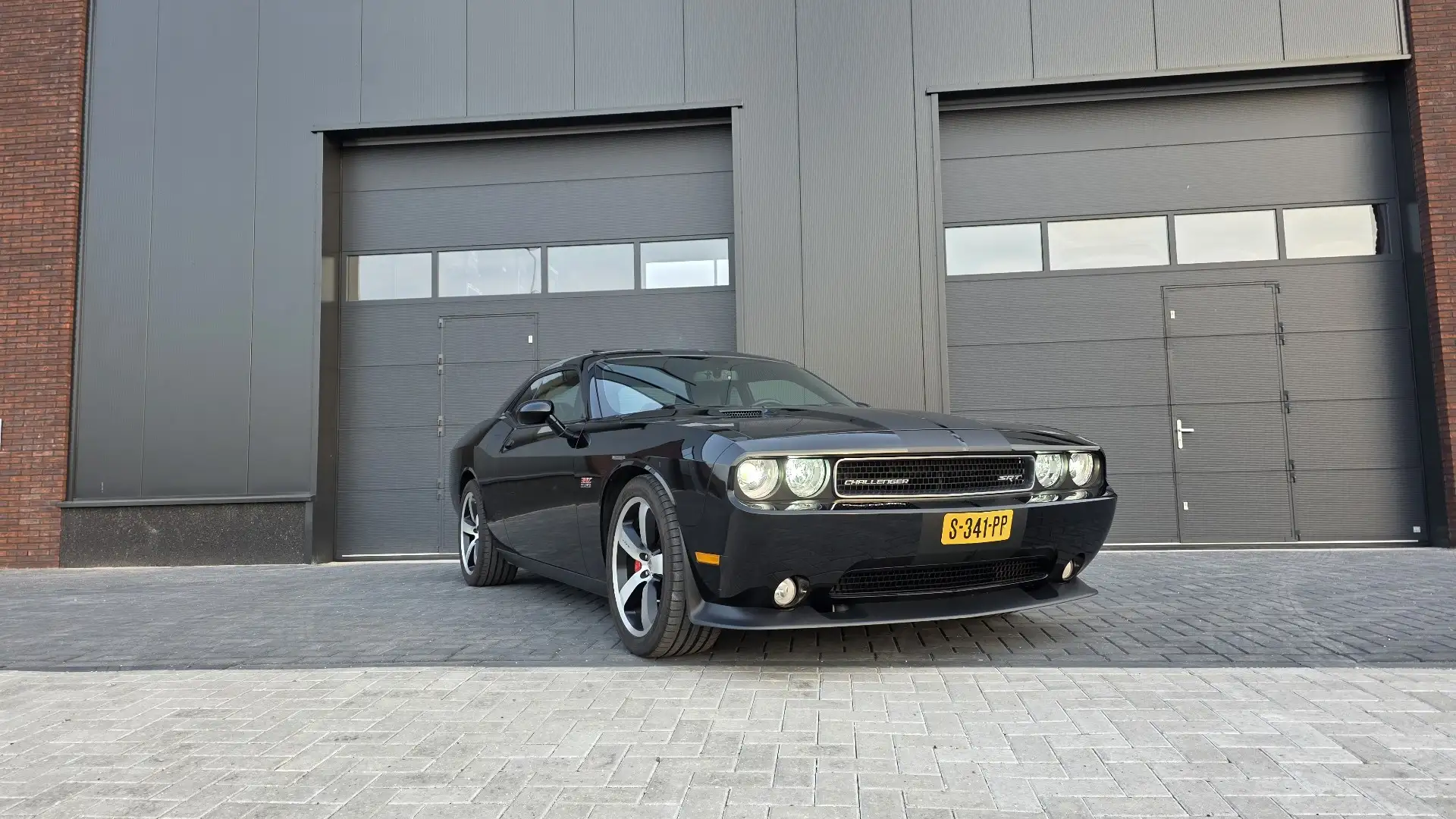 Dodge Challenger srt 6.4 Hemi Negro - 2