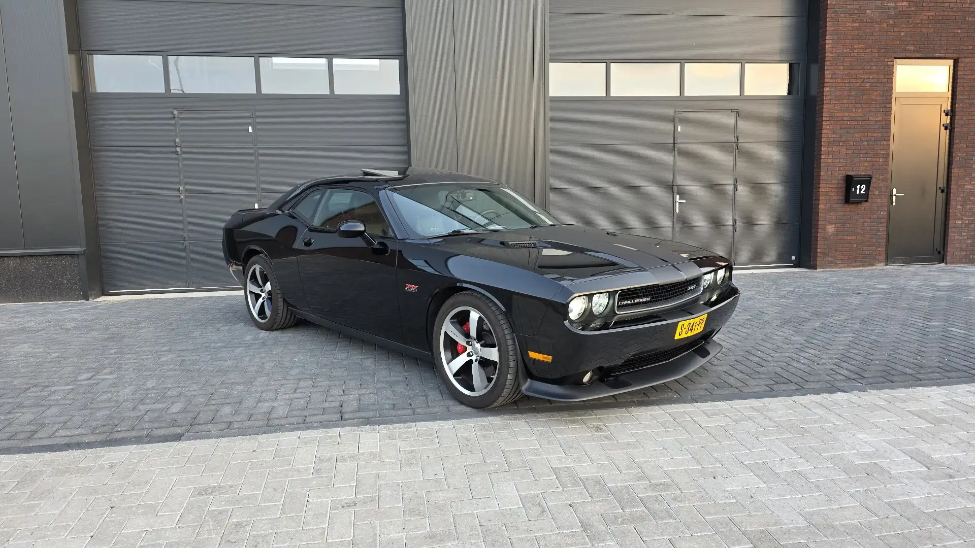 Dodge Challenger srt 6.4 Hemi Negro - 1