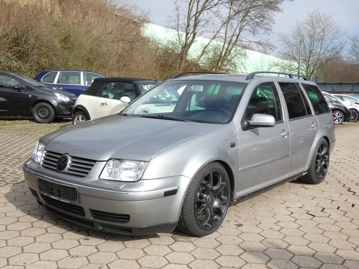 Volkswagen Bora Kombi 1.9TDI*Klima*Shz*Ahk* Grey - 1