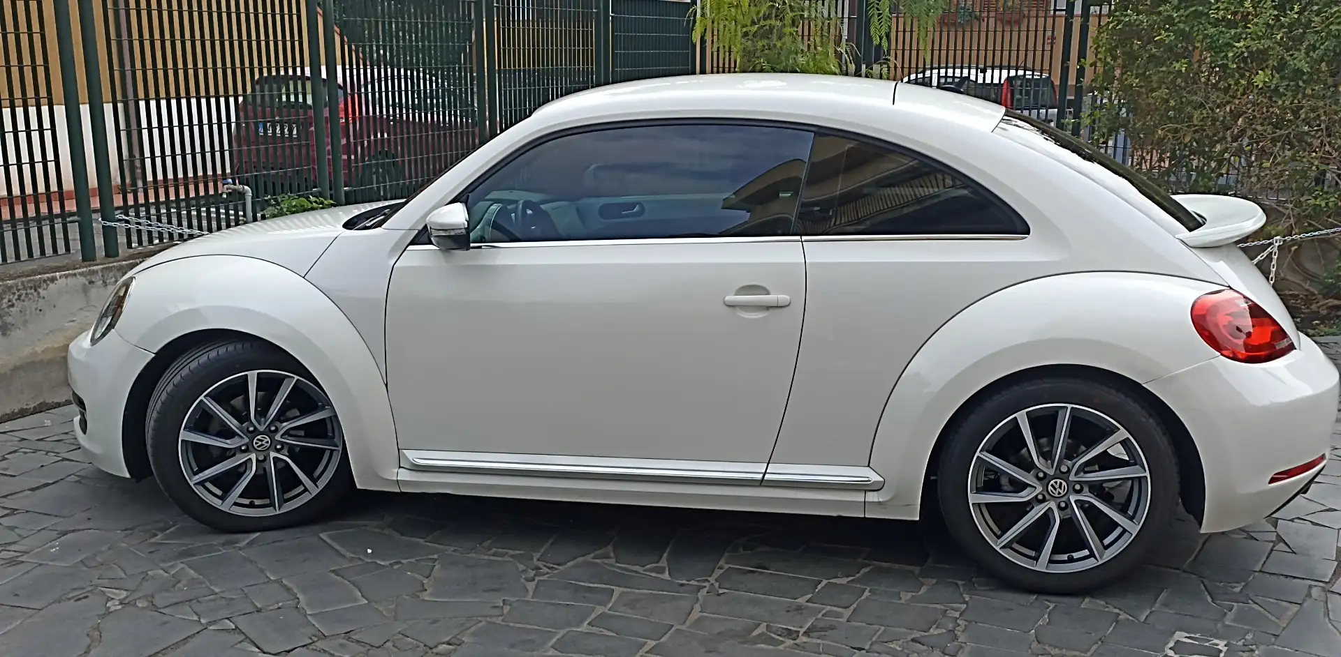 Volkswagen Maggiolino 1.6 tdi Design 105cv - 1