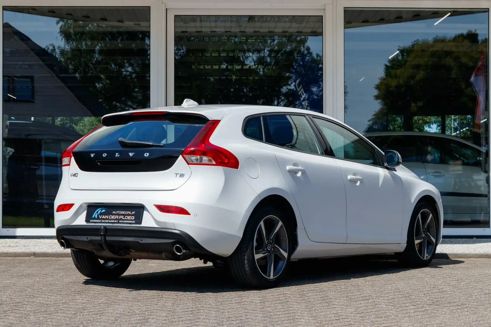 Volvo V40 1.6 T2 R-Design | Trekhaak | Climate control | Cru Weiß - 2