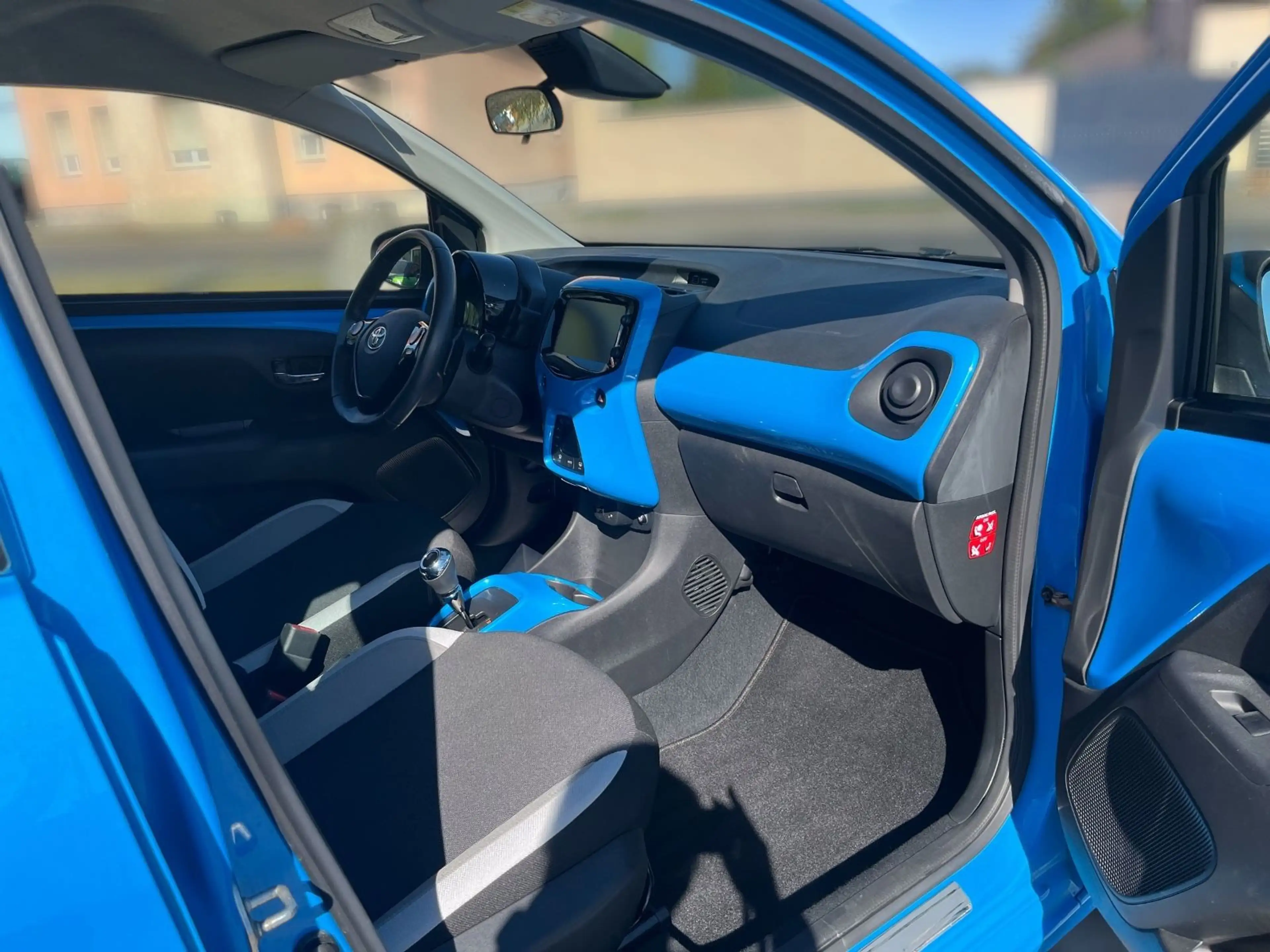 Toyota Aygo x-play Team*Automatik*Sitzheizung*Keyless* — photo 23