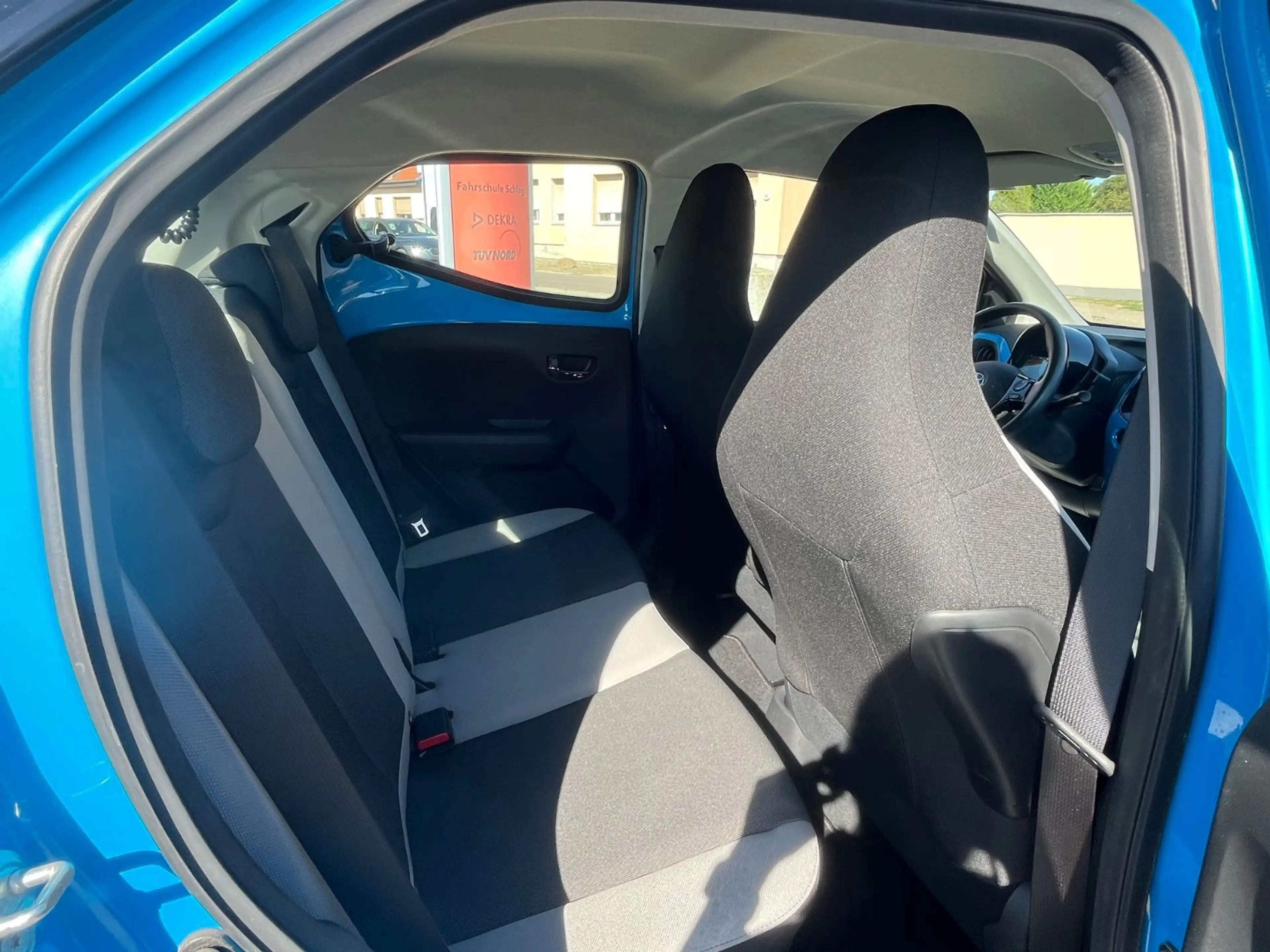 Toyota Aygo x-play Team*Automatik*Sitzheizung*Keyless* — photo 20