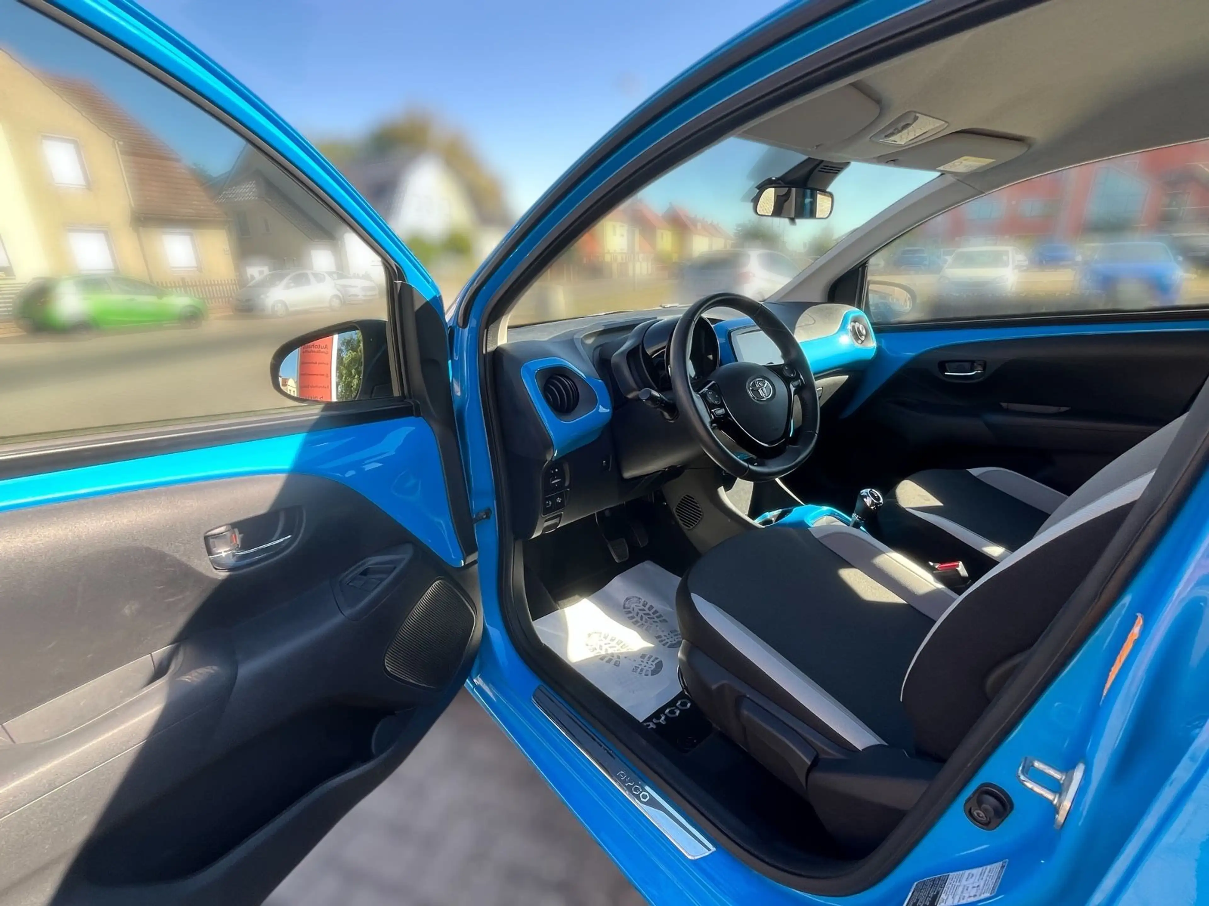 Toyota Aygo x-play Team*Automatik*Sitzheizung*Keyless* — photo 10