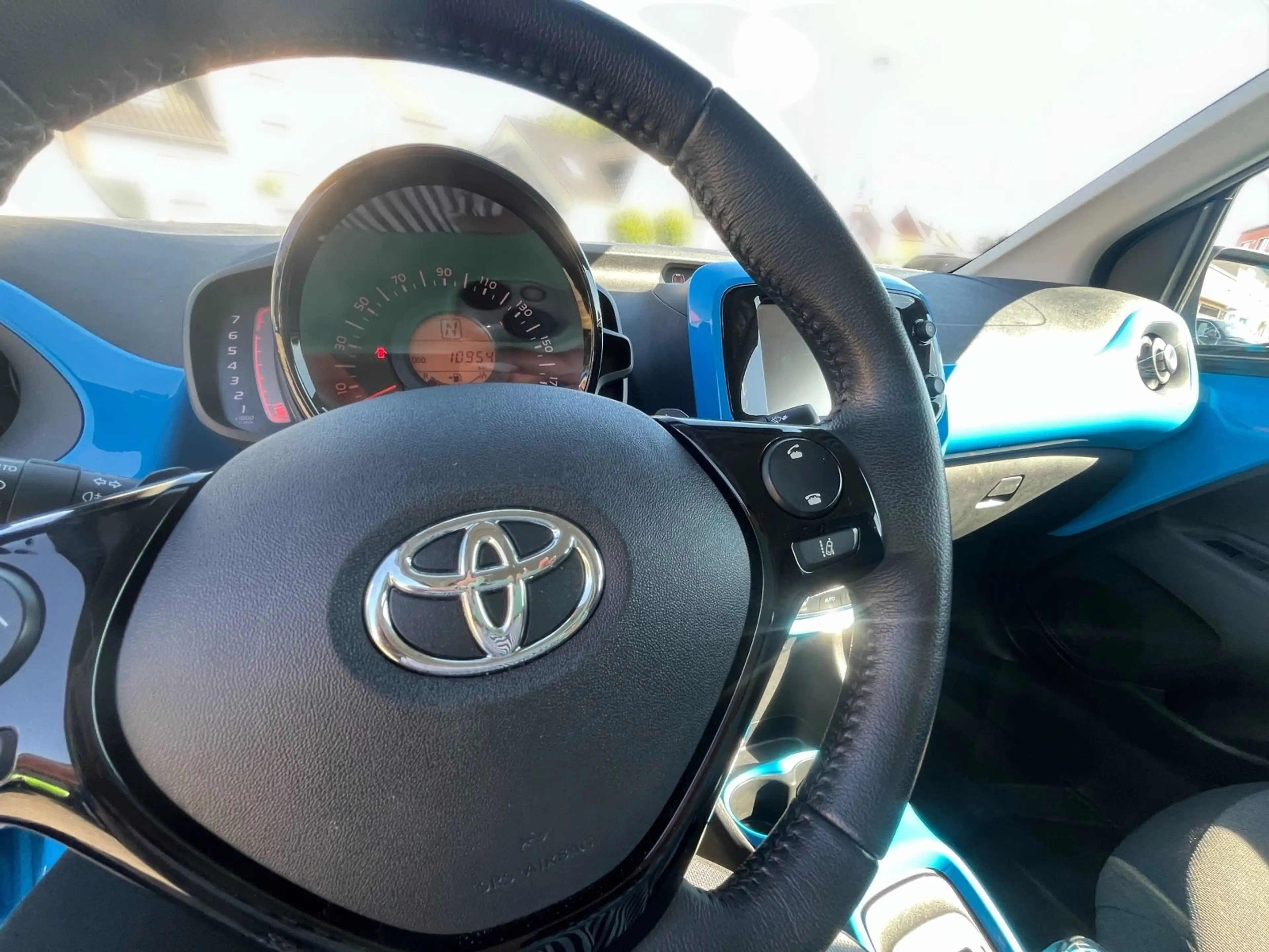 Toyota Aygo x-play Team*Automatik*Sitzheizung*Keyless* — photo 33