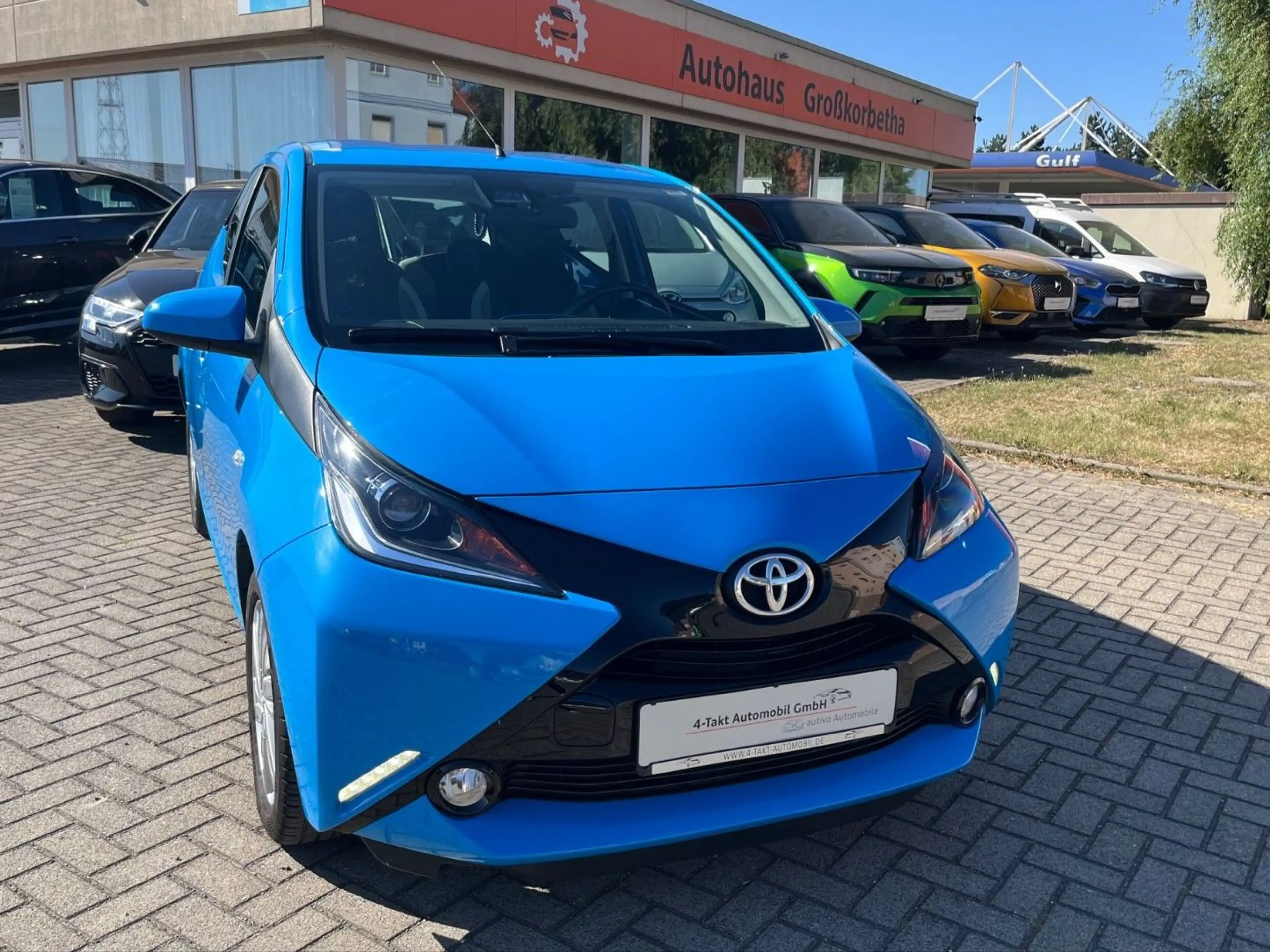 Toyota Aygo x-play Team*Automatik*Sitzheizung*Keyless* — photo 3