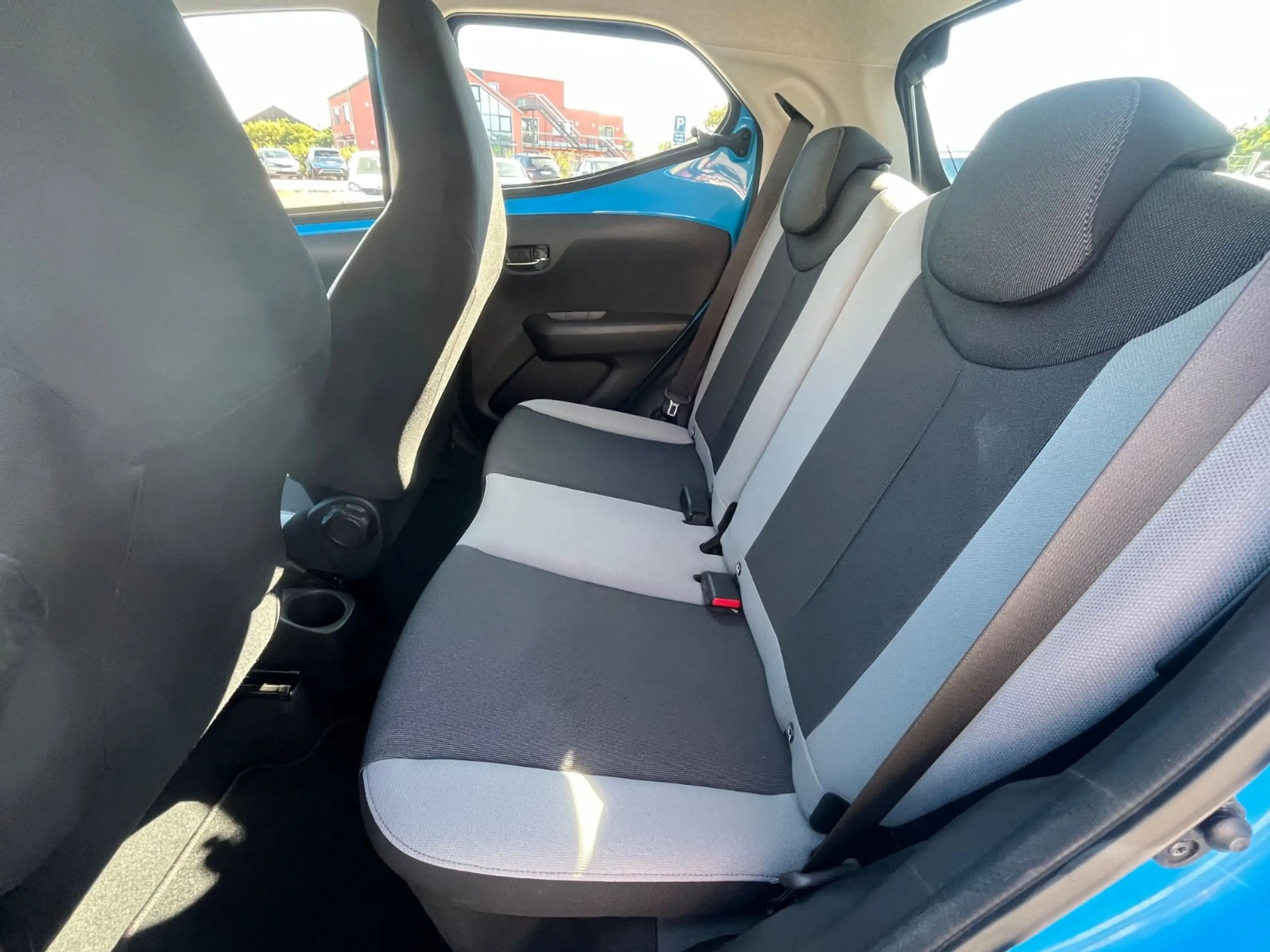 Toyota Aygo x-play Team*Automatik*Sitzheizung*Keyless* — photo 17