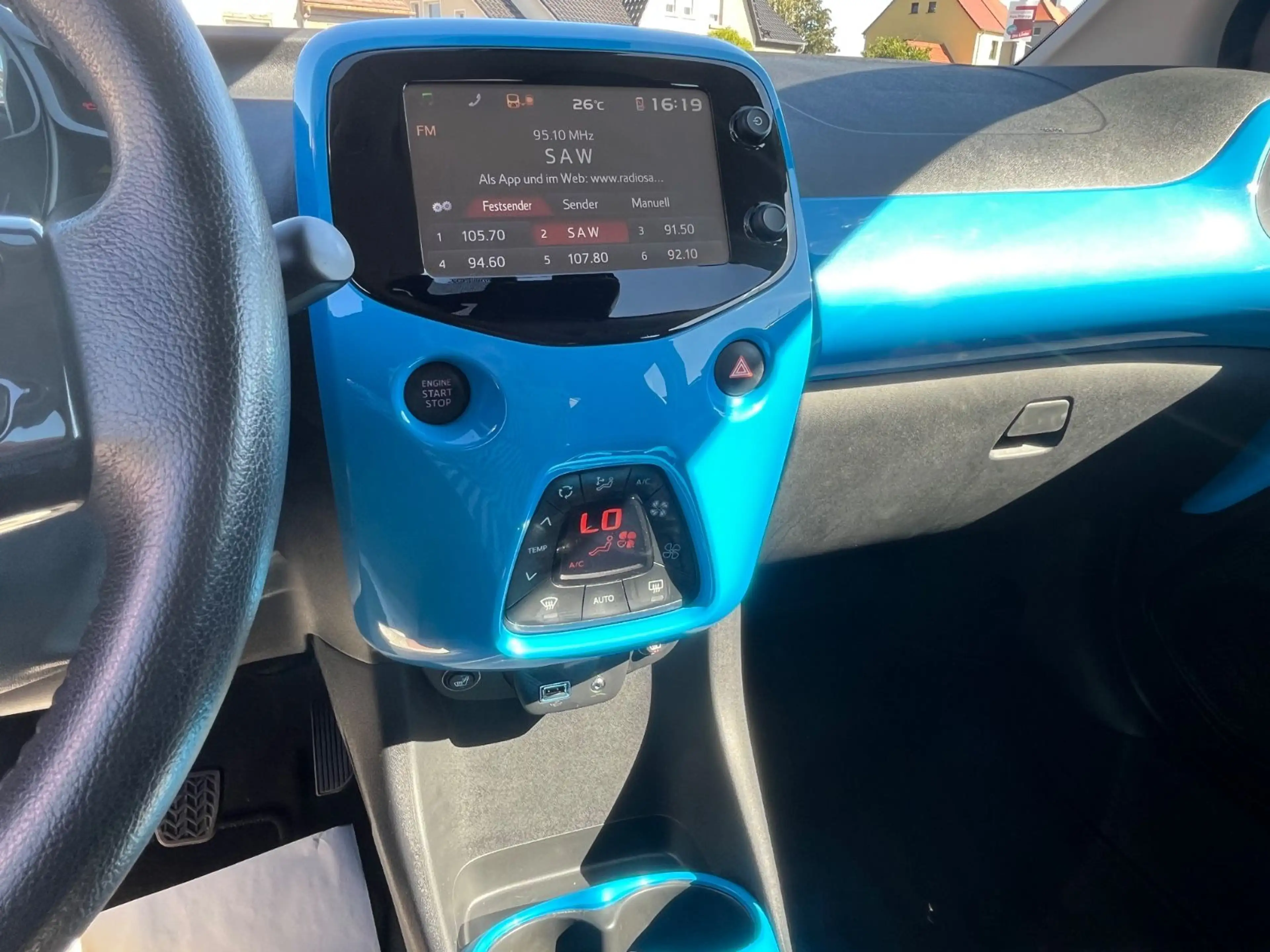 Toyota Aygo x-play Team*Automatik*Sitzheizung*Keyless* — photo 27