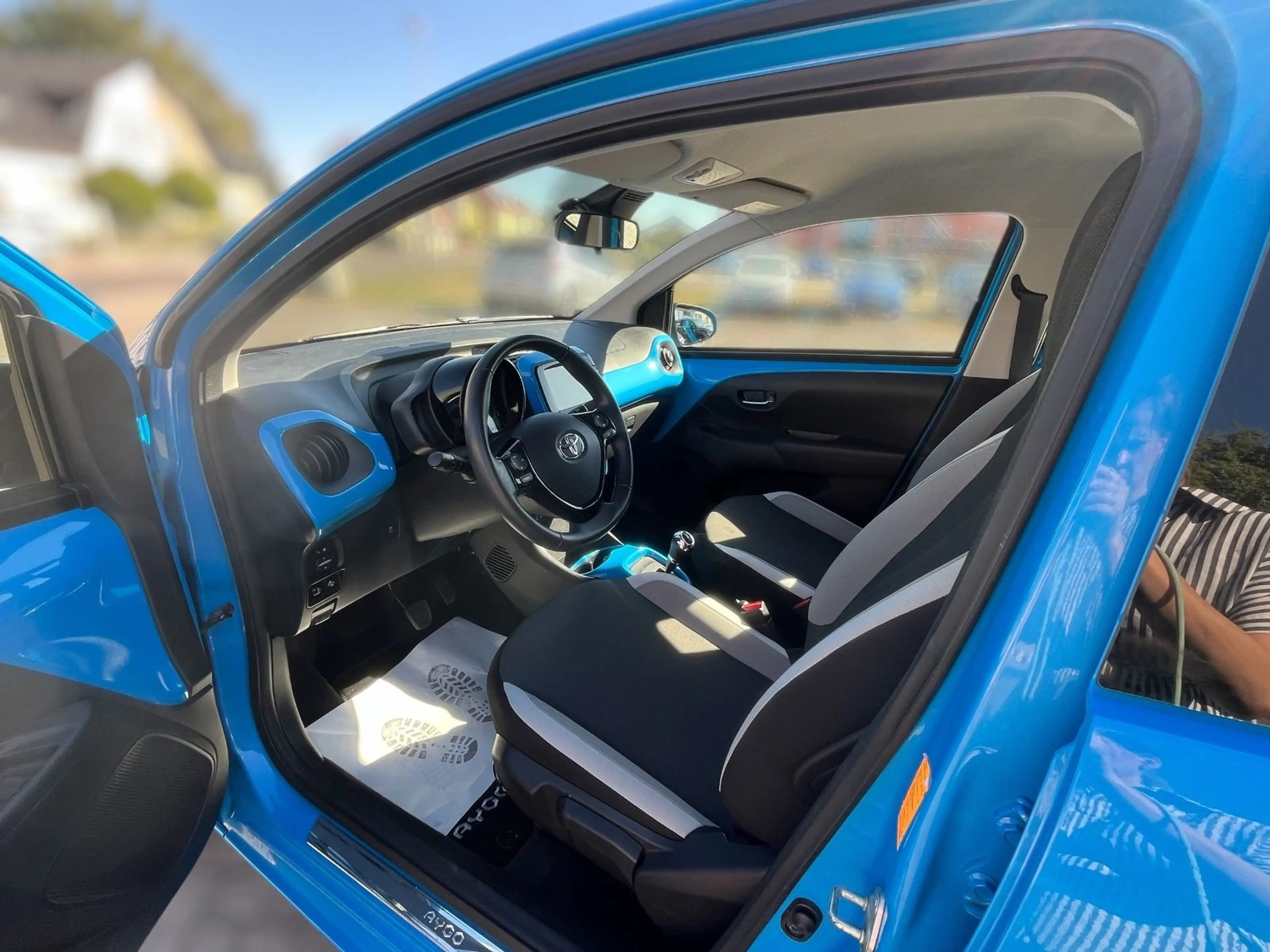 Toyota Aygo x-play Team*Automatik*Sitzheizung*Keyless* — photo 12